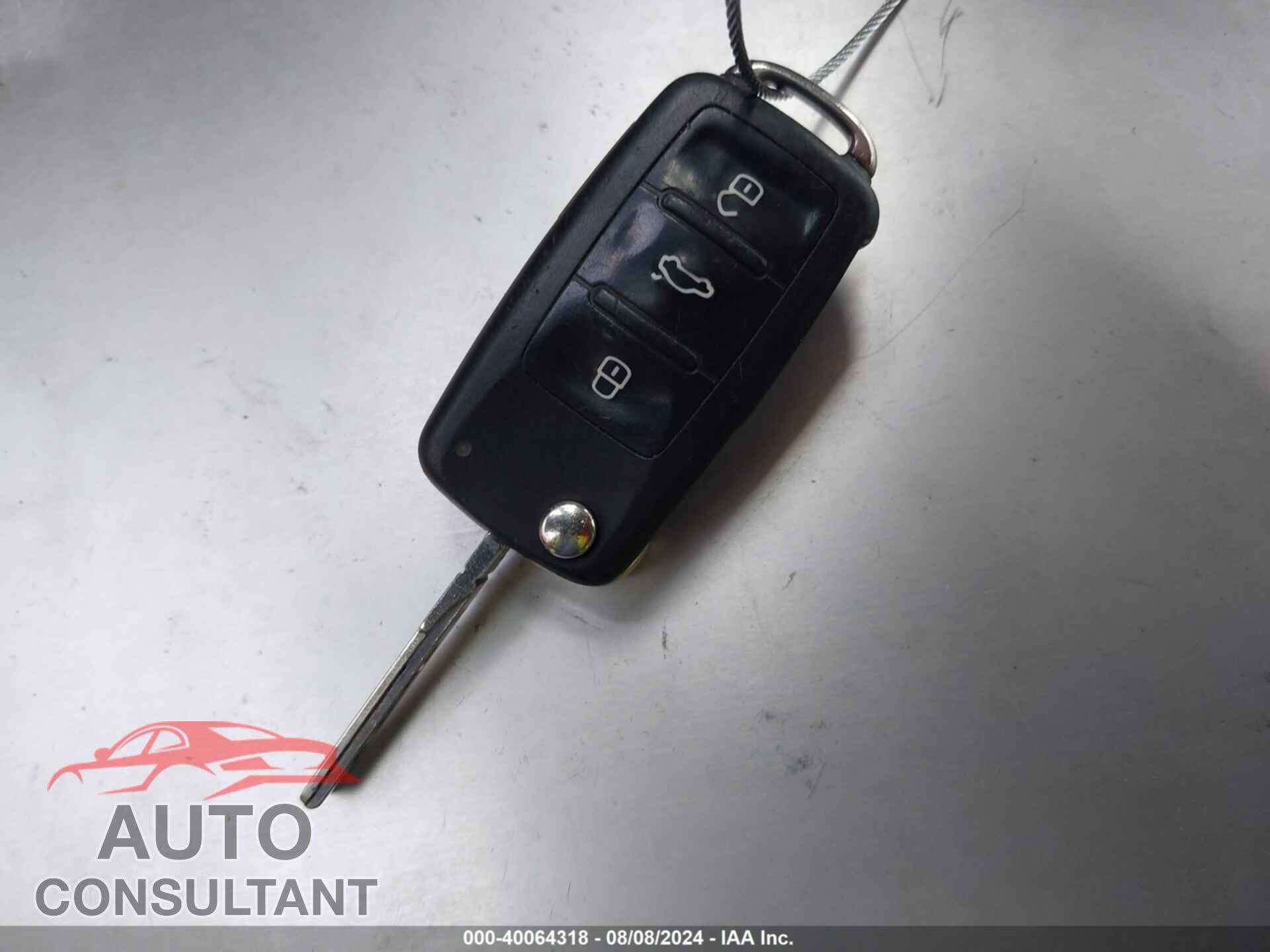 VOLKSWAGEN BEETLE 2013 - 3VWJX7AT8DM631449