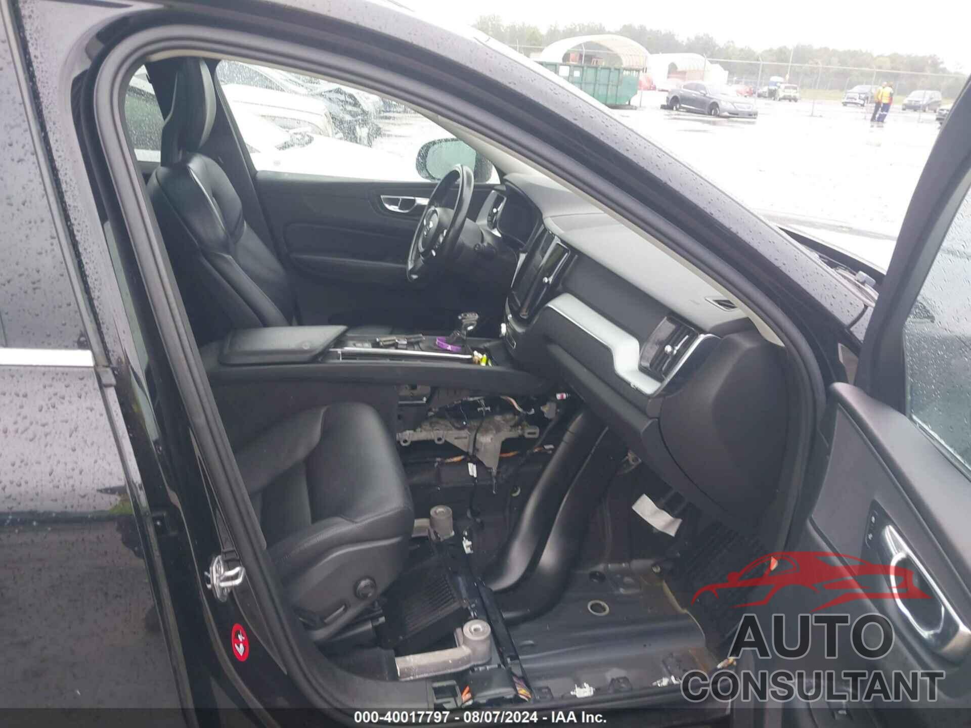 VOLVO XC60 2018 - YV4A22RK1J1058061