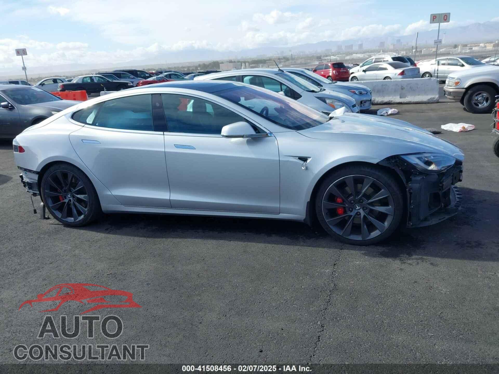 TESLA MODEL S 2018 - 5YJSA1E40JF260585