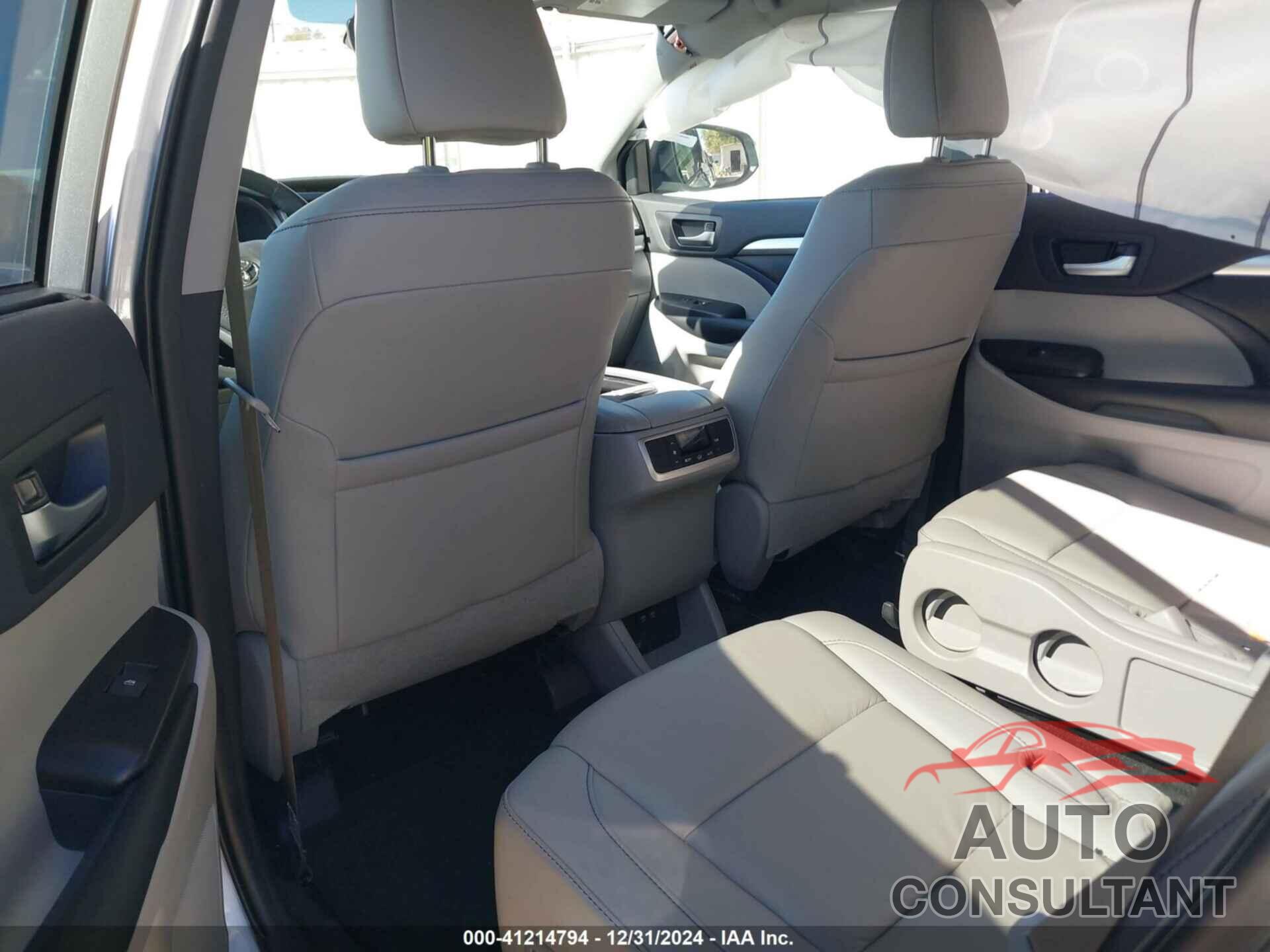 TOYOTA HIGHLANDER 2019 - 5TDKZRFH0KS570709