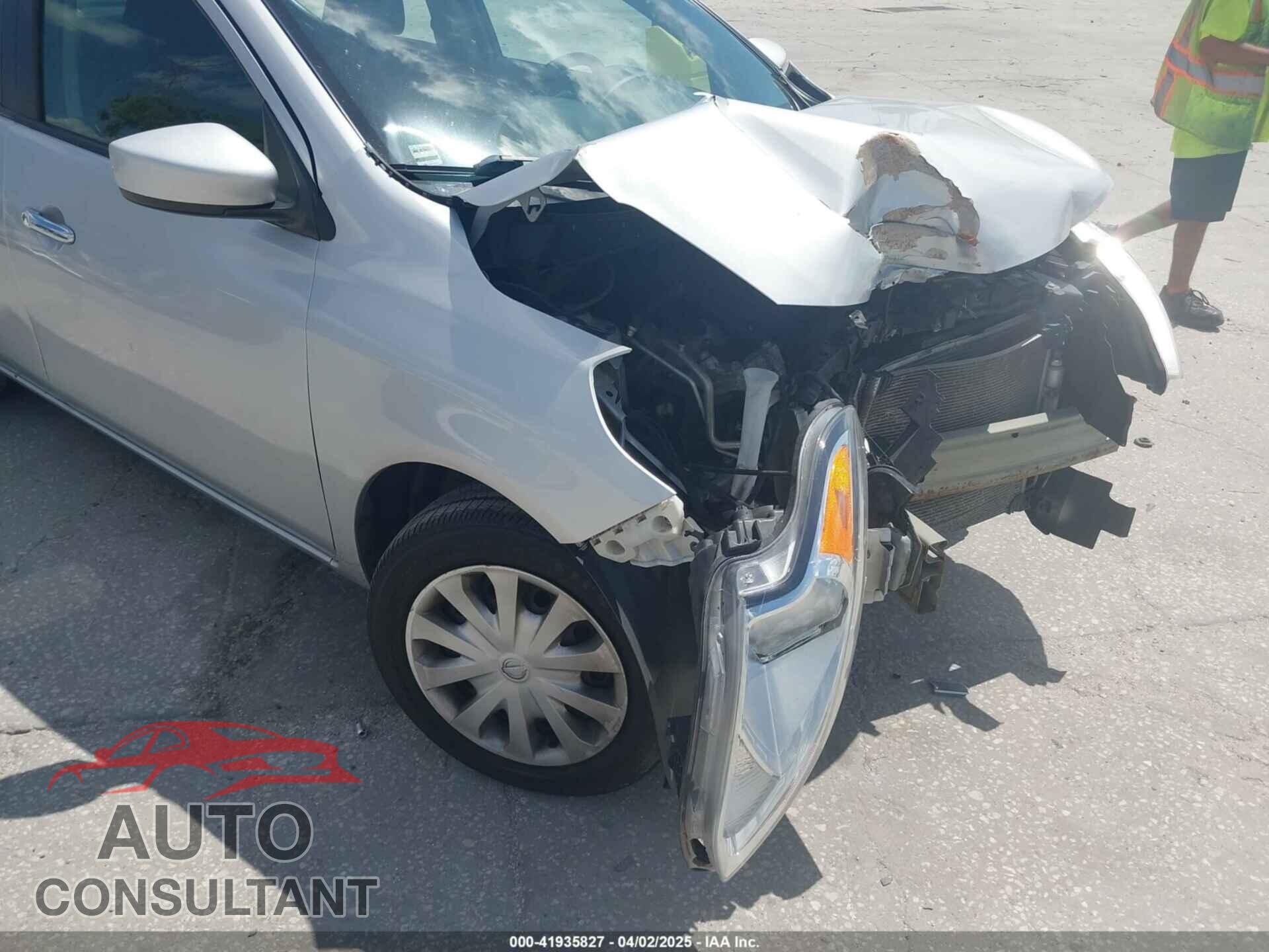 NISSAN VERSA 2019 - 3N1CN7AP3KL856176