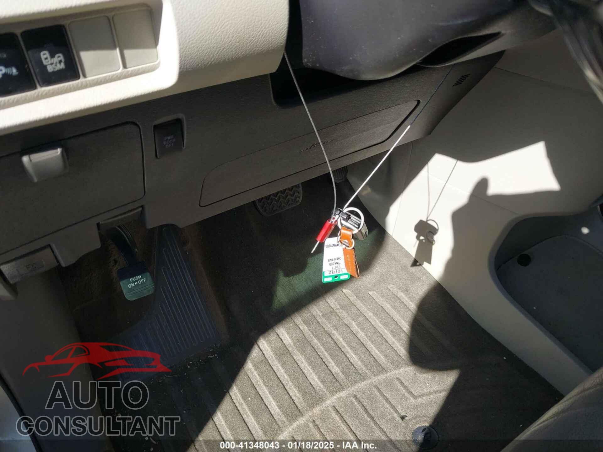TOYOTA SIENNA 2017 - 5TDYZ3DC2HS800984