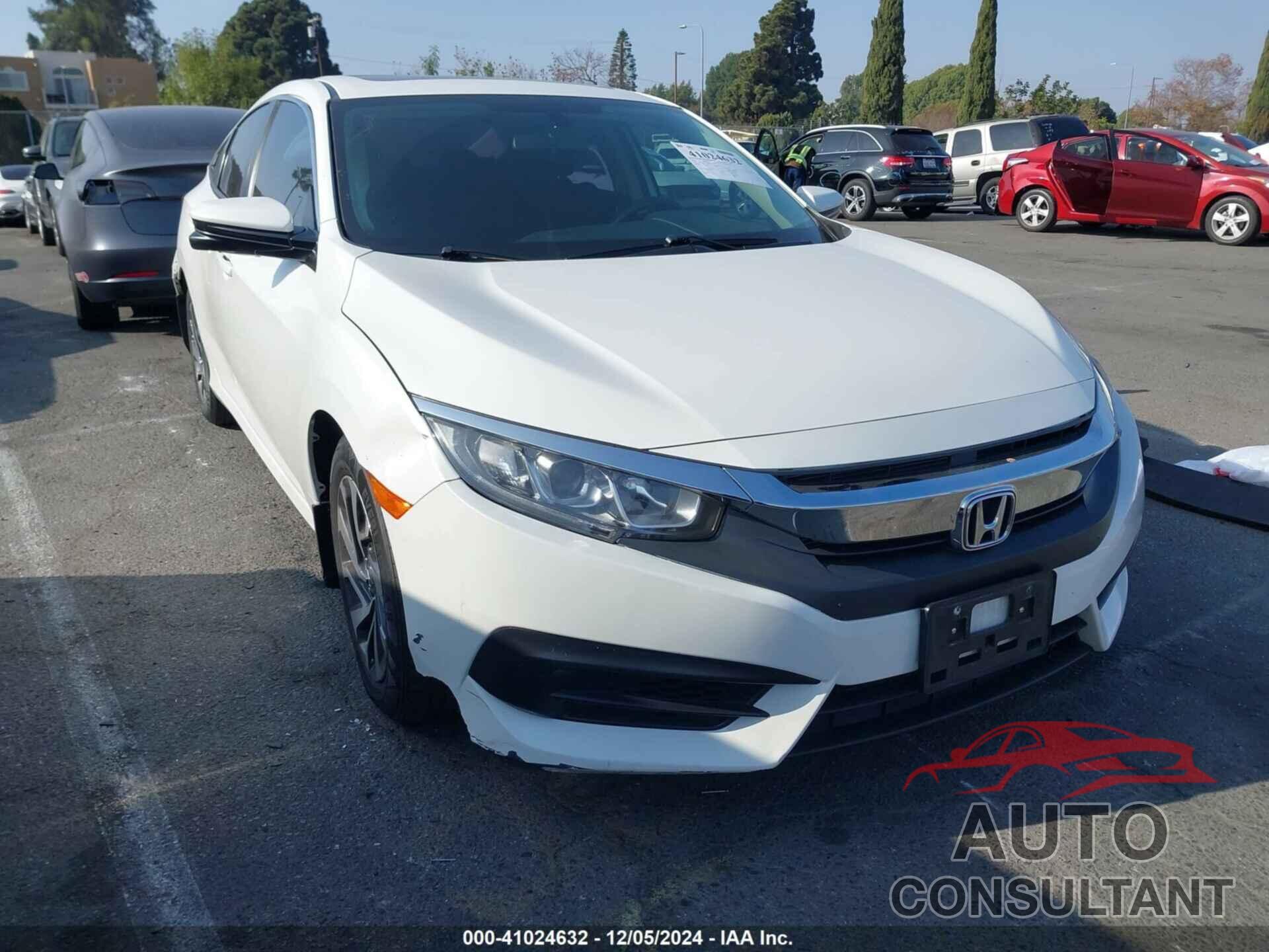 HONDA CIVIC 2018 - 19XFC2F74JE206657