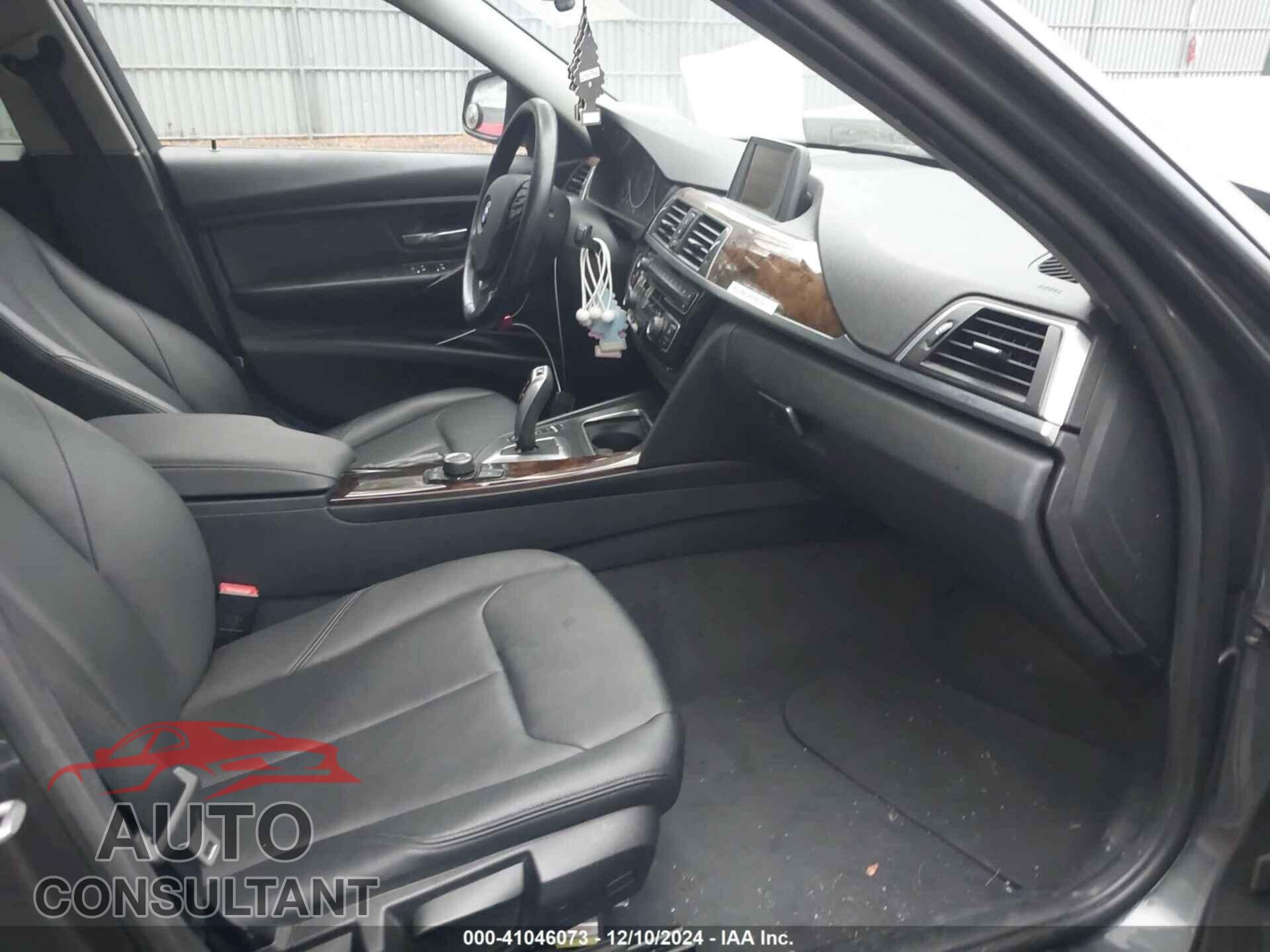 BMW 320I 2016 - WBA8E5G53GNU20378