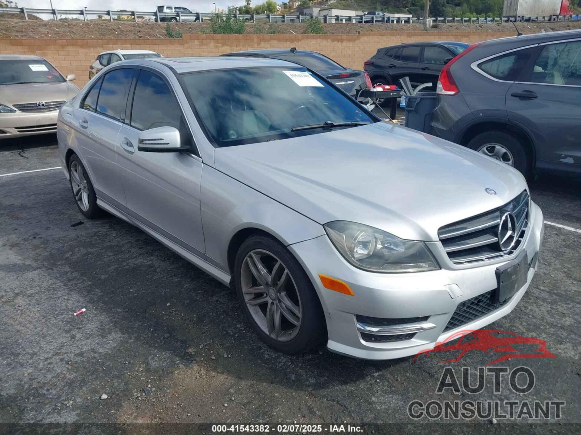 MERCEDES-BENZ C 250 2014 - WDDGF4HB0EG192230