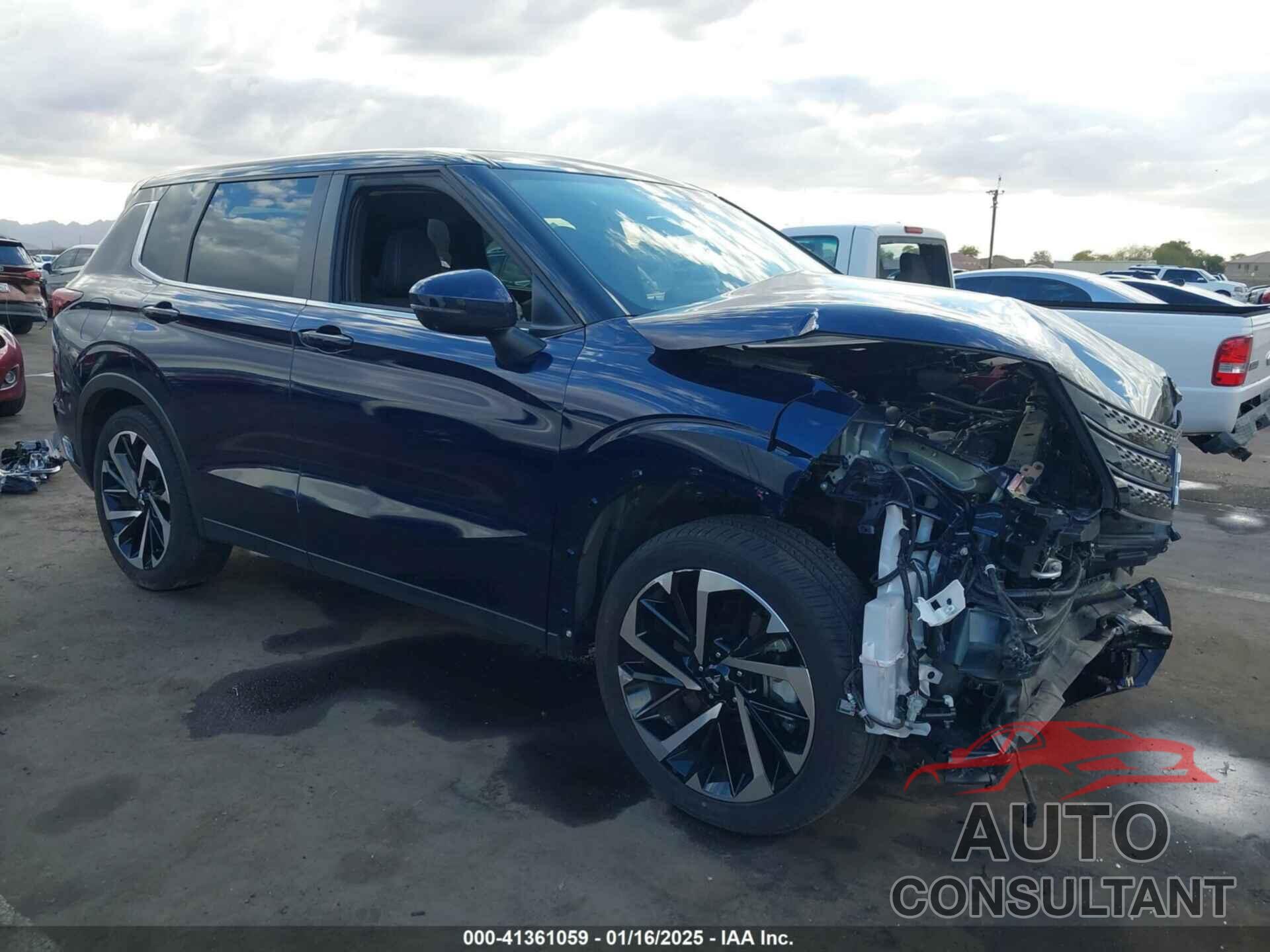 MITSUBISHI OUTLANDER 2023 - JA4J3UA80PZ007487