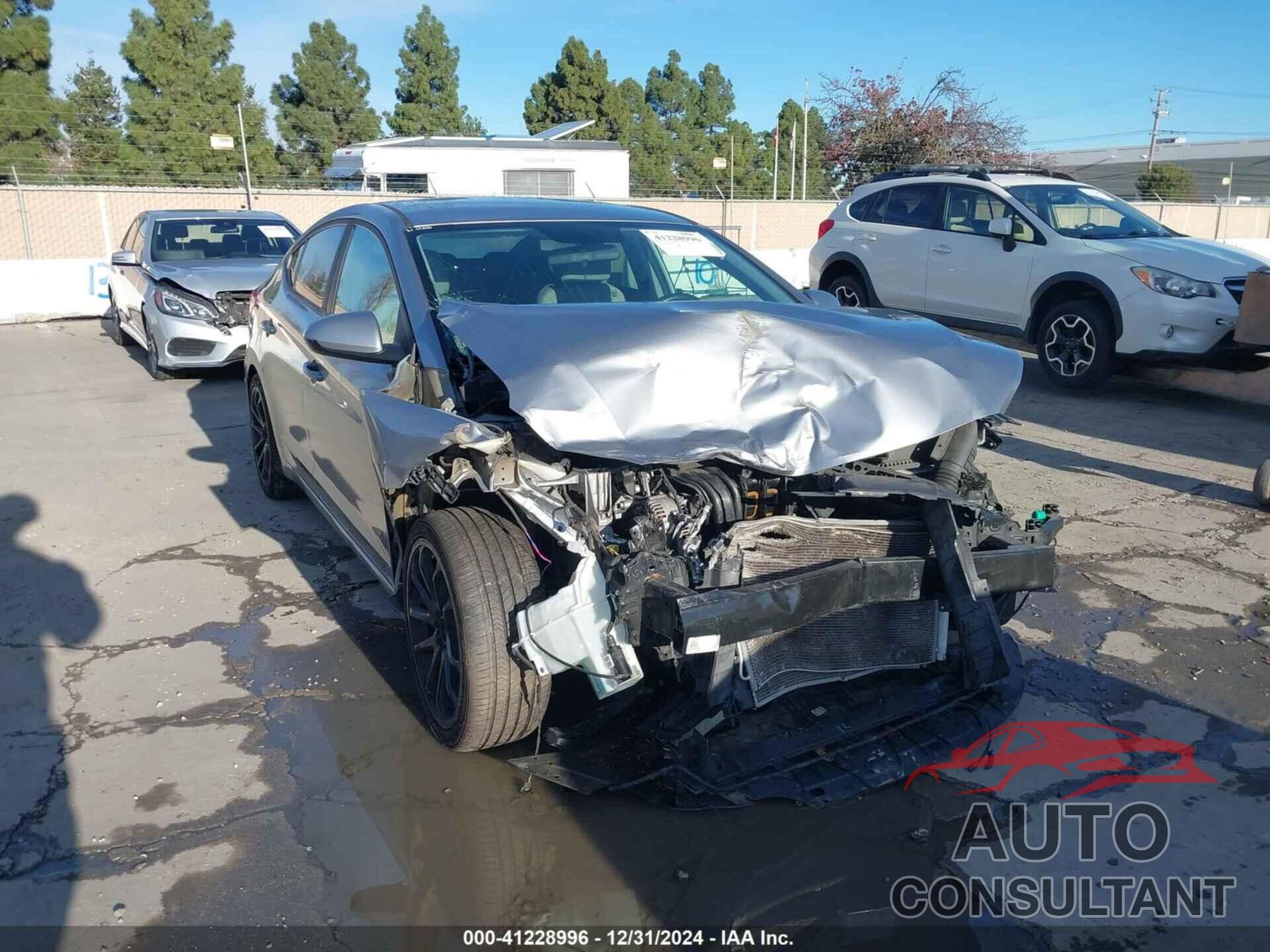 HYUNDAI ELANTRA 2017 - 5NPD84LF0HH047318