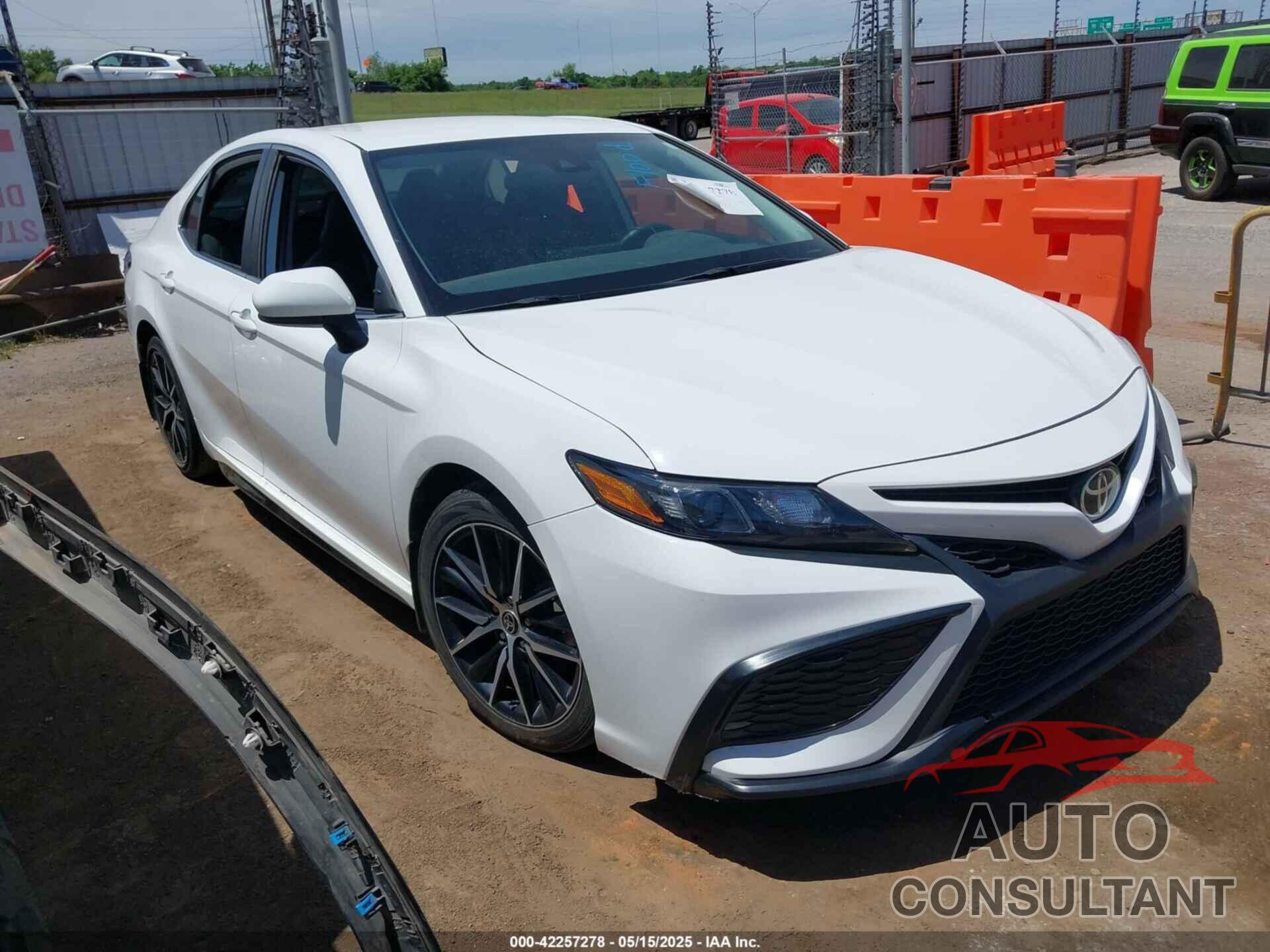 TOYOTA CAMRY 2021 - 4T1G11AK4MU416502