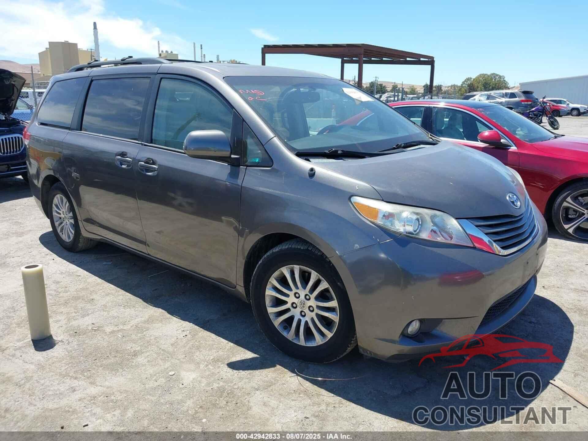 TOYOTA SIENNA 2014 - 5TDYK3DC4ES430105