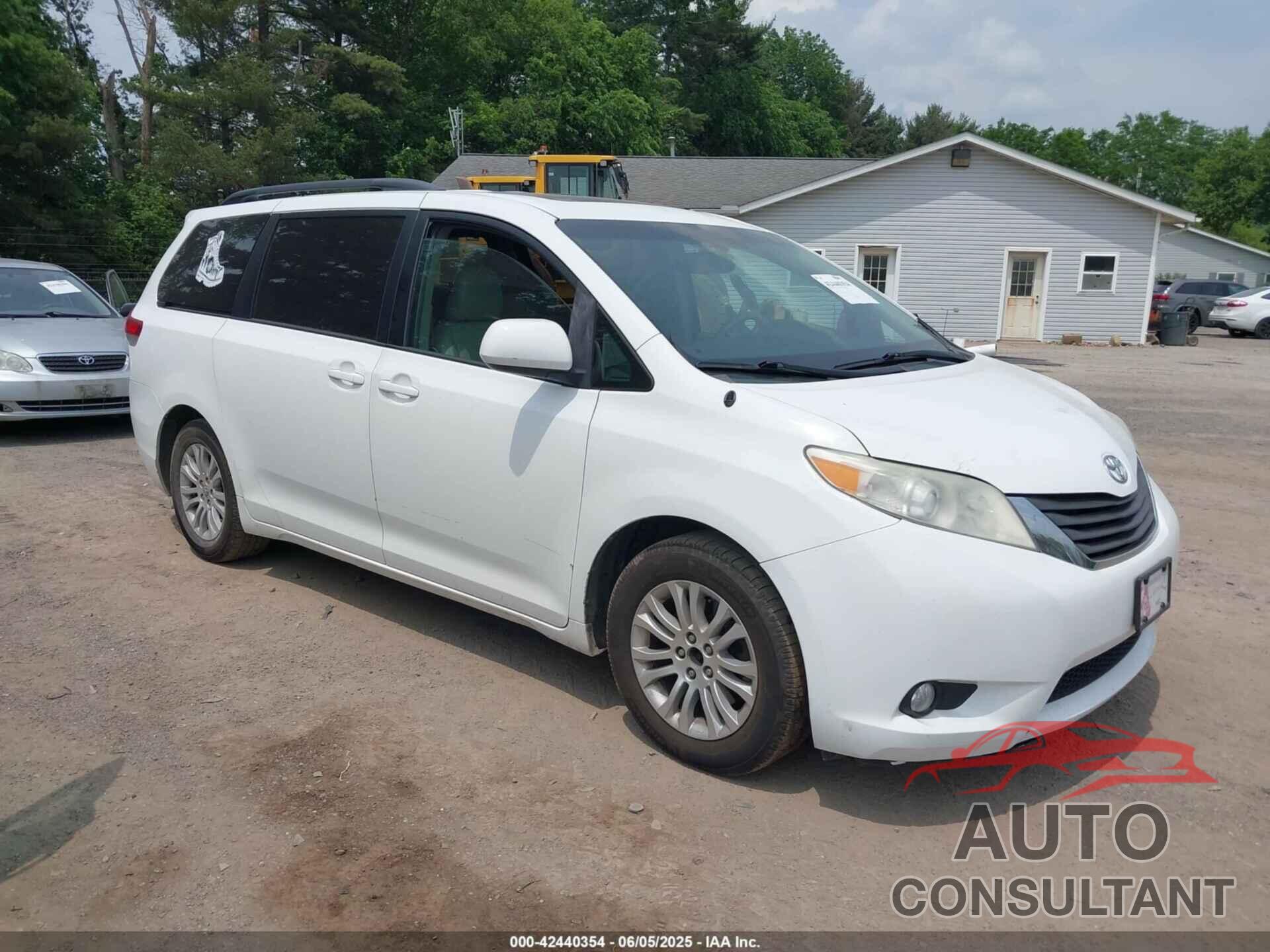 TOYOTA SIENNA 2011 - 5TDYK3DC9BS039639