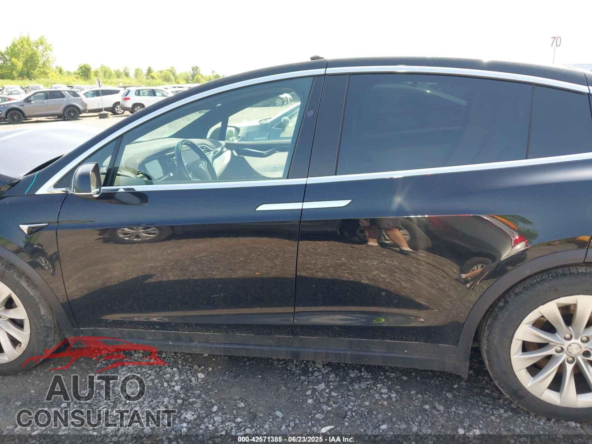 TESLA MODEL X 2017 - 5YJXCAE25HF044112