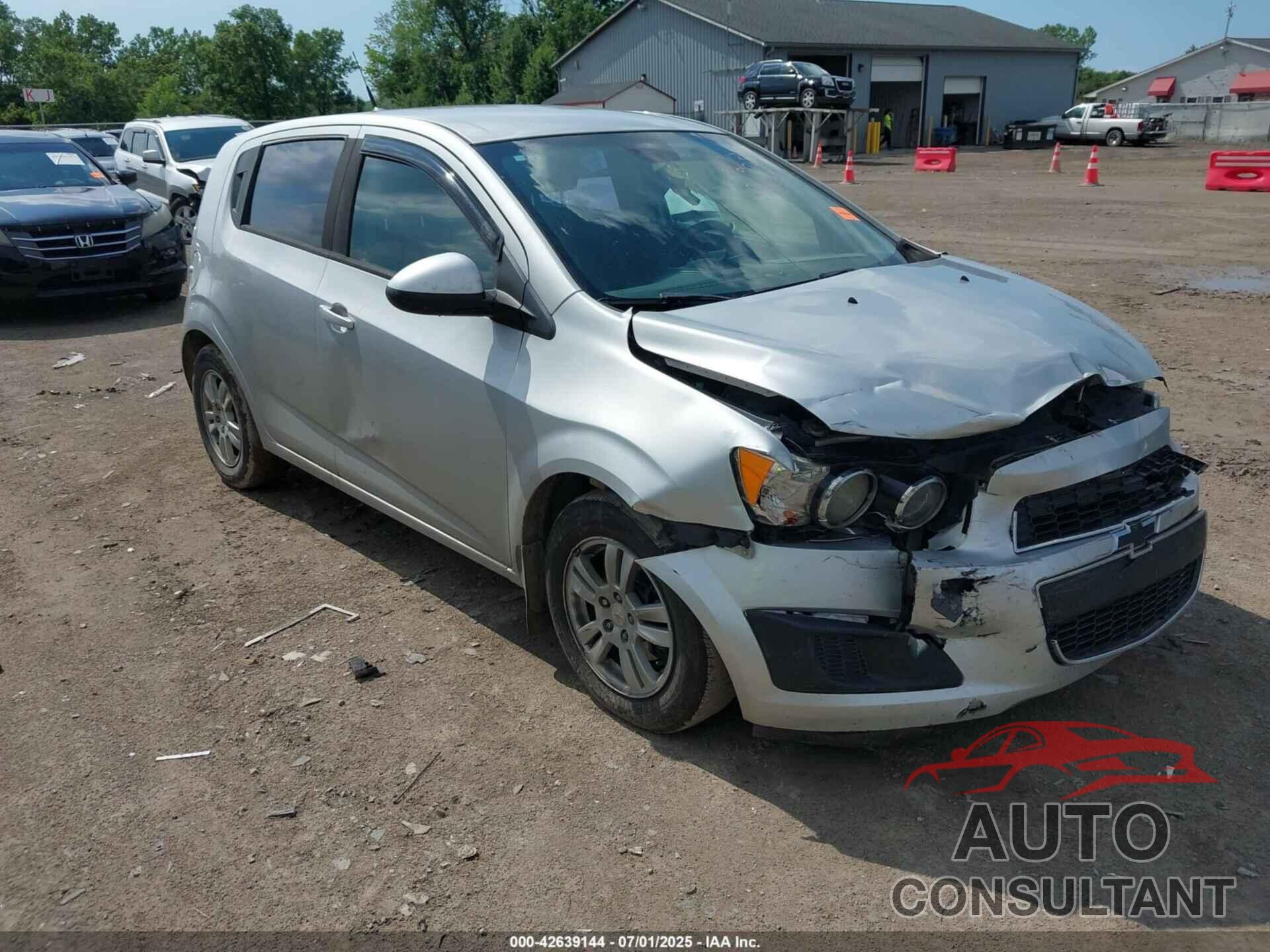 CHEVROLET SONIC 2012 - 1G1JB6SH0C4116339