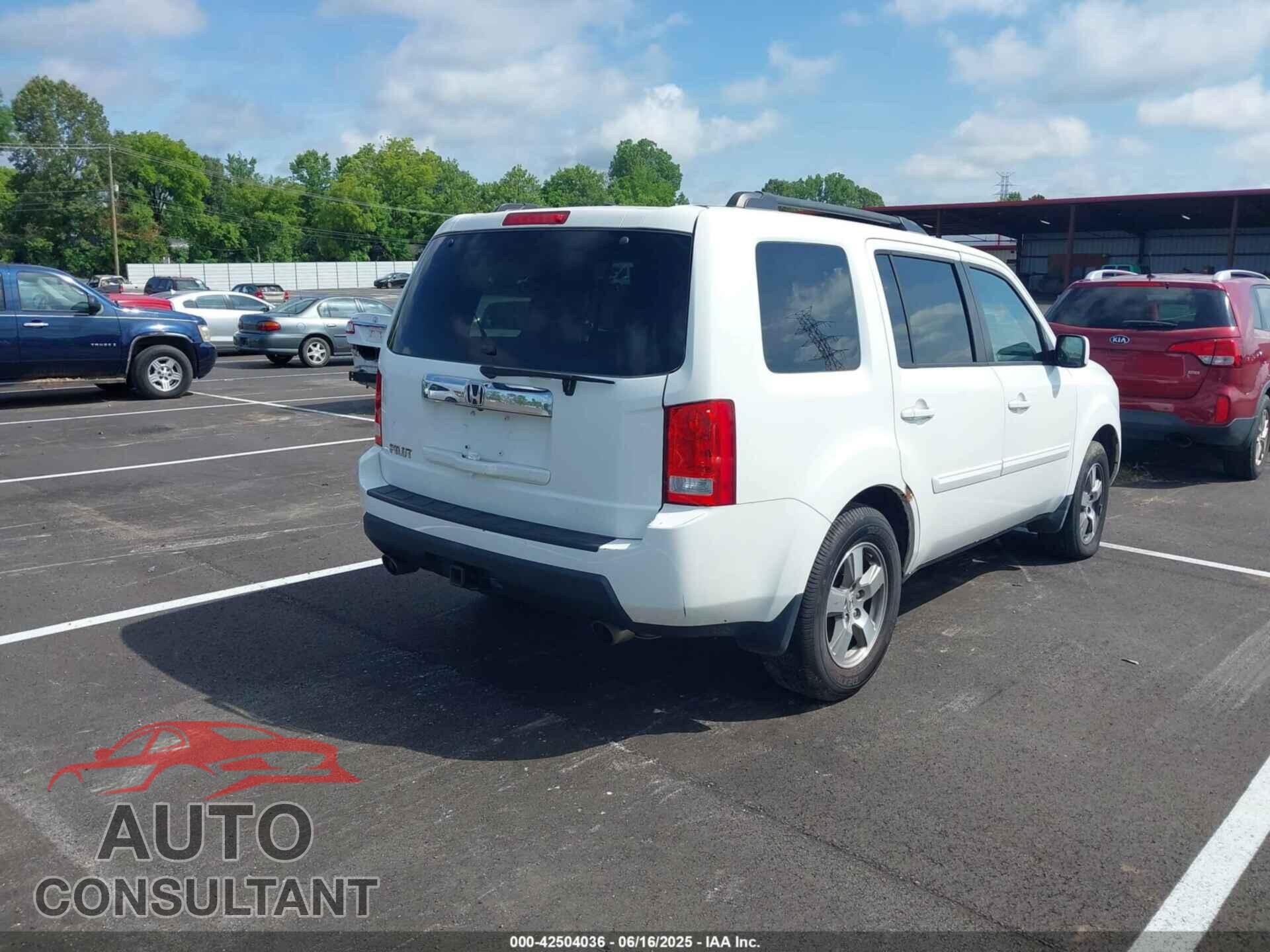 HONDA PILOT 2011 - 5FNYF3H51BB032575