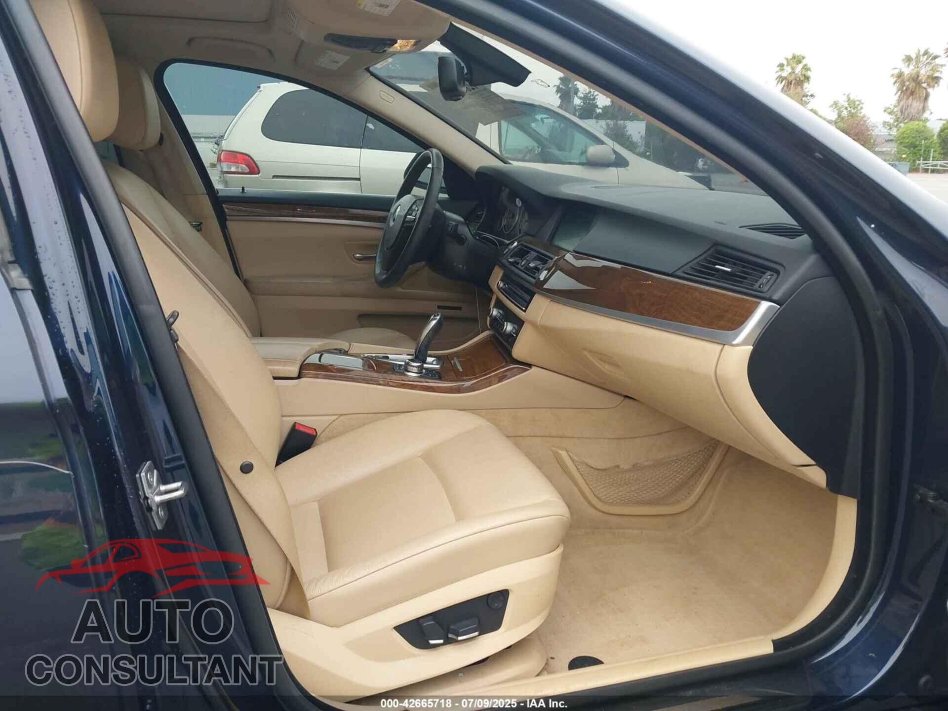 BMW 528I 2012 - WBAXH5C59CDW04734