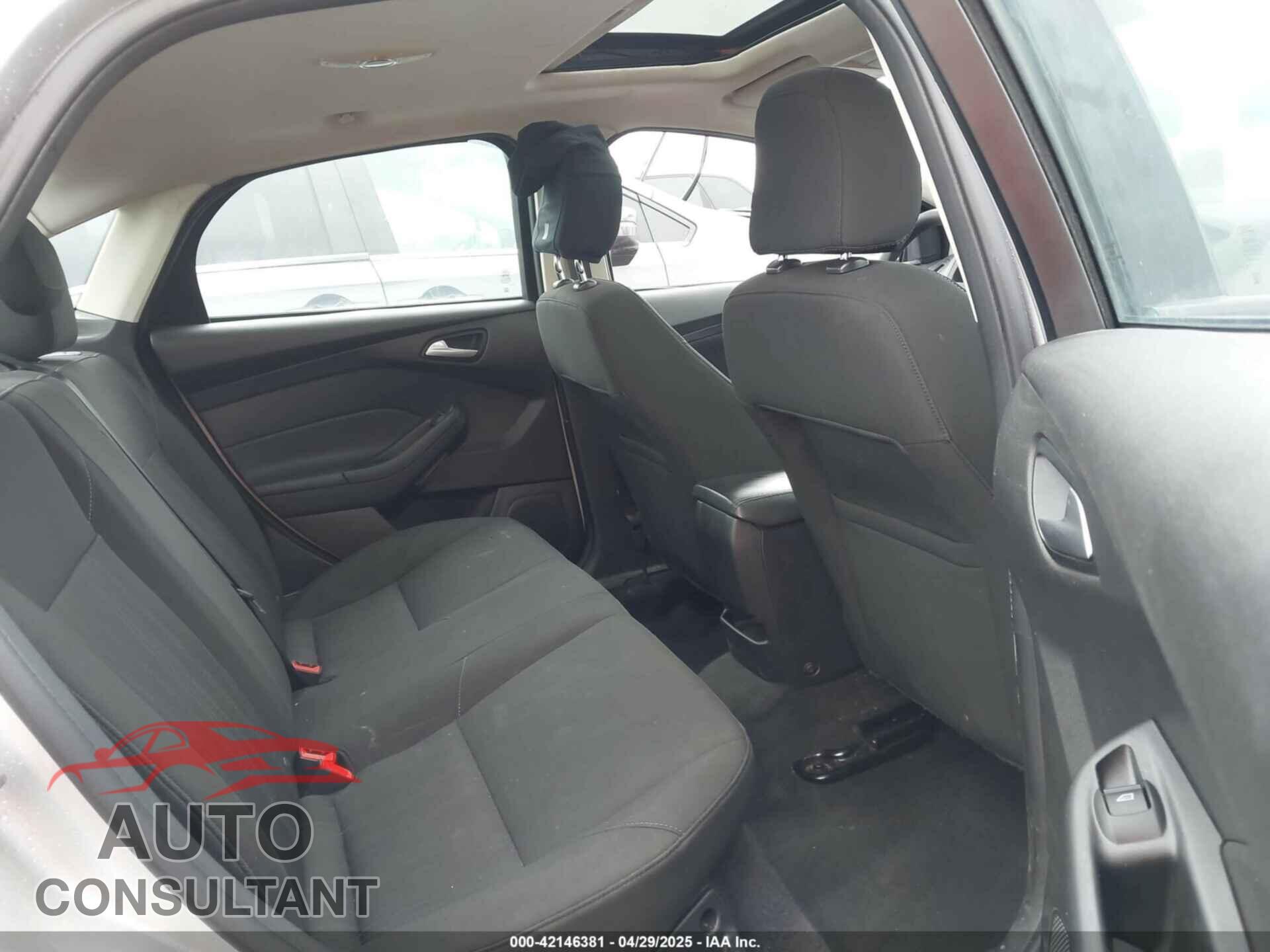 FORD FOCUS 2015 - 1FADP3F26FL254588