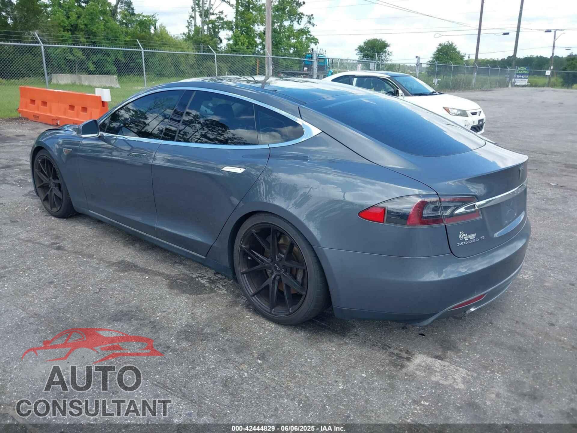 TESLA MODEL S 2013 - 5YJSA1DP9DFP17832