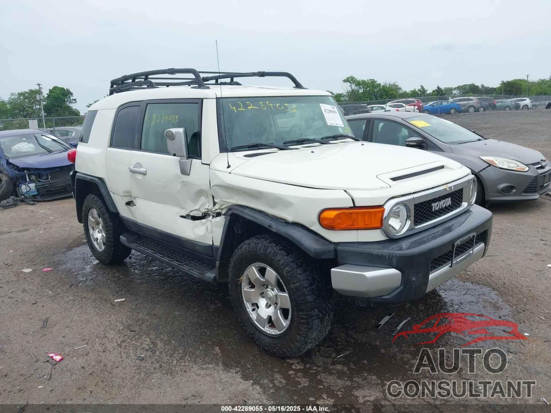 TOYOTA FJ CRUISER 2010 - JTEBU4BF3AK073824