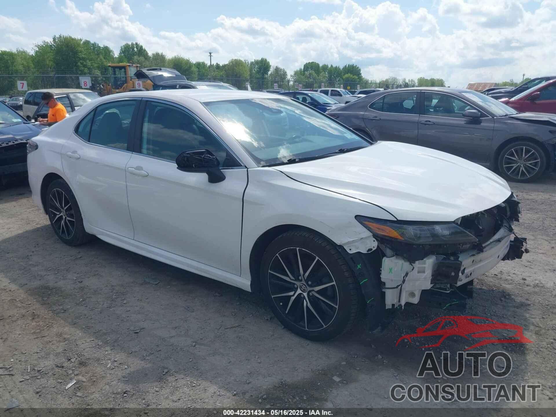 TOYOTA CAMRY 2021 - 4T1G11AK0MU424600