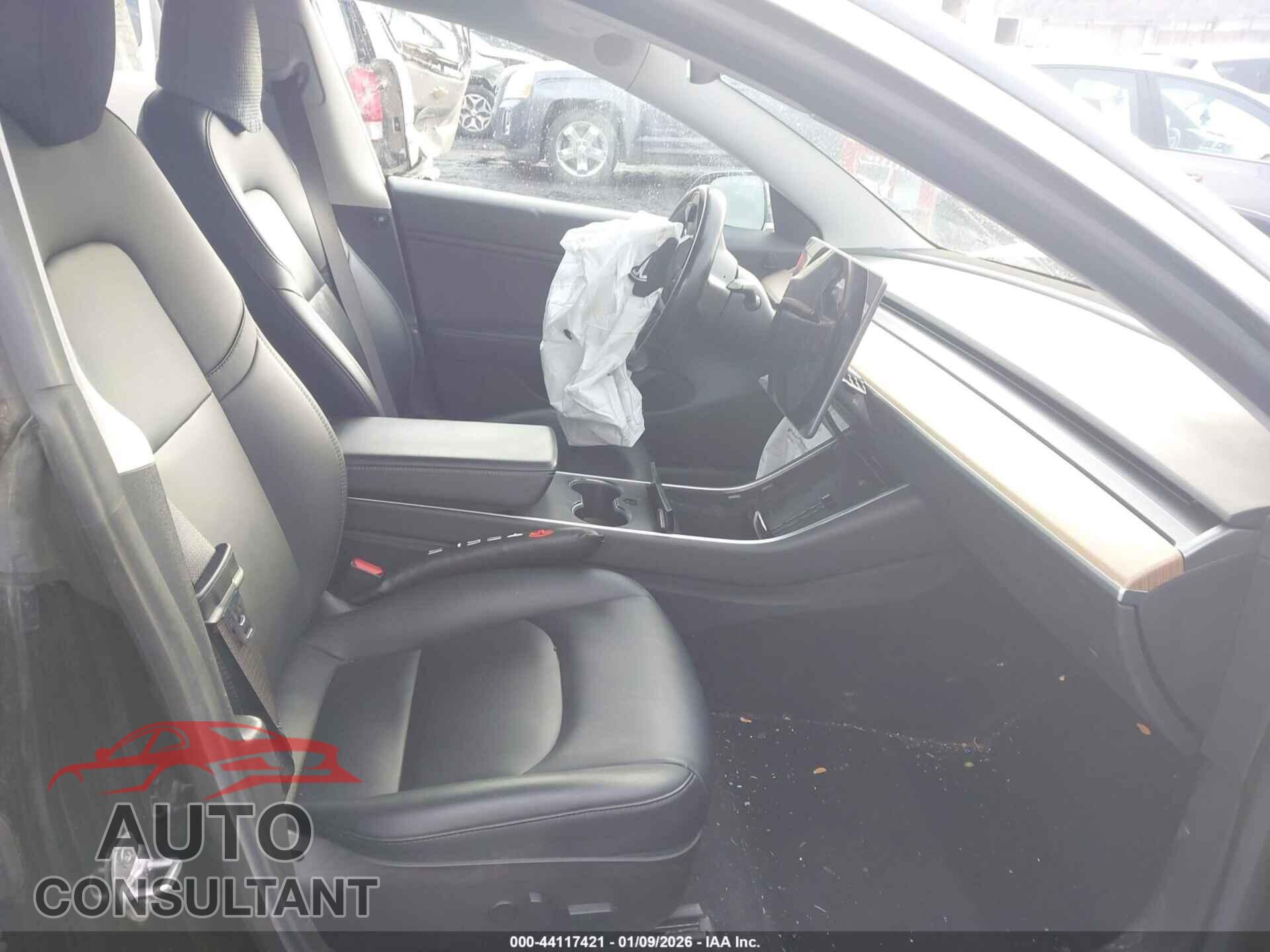 TESLA MODEL 3 2018 - 5YJ3E1EA7JF010131
