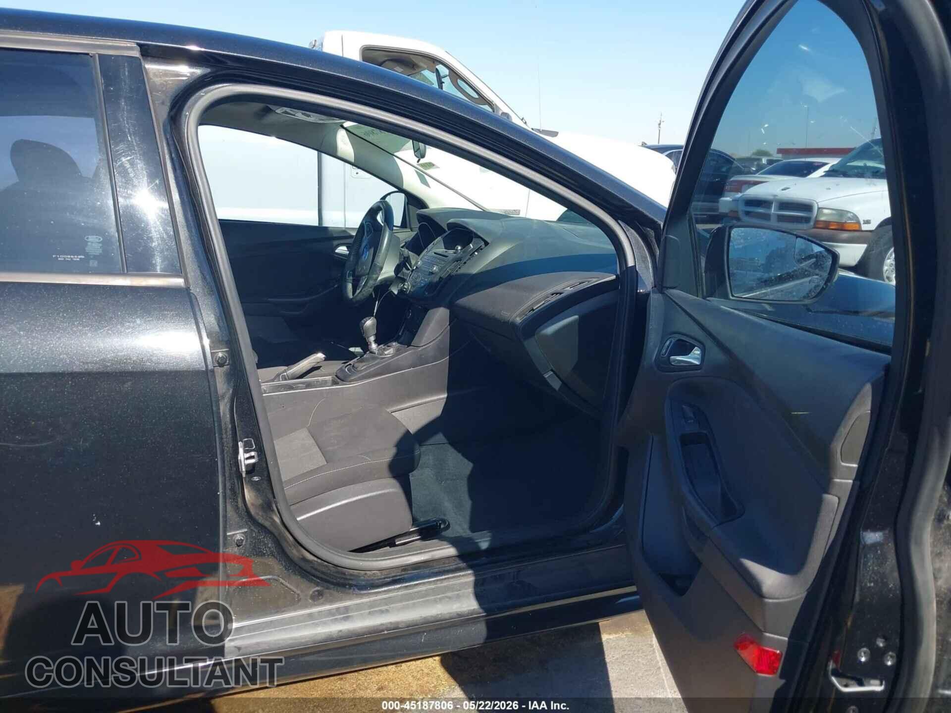 FORD FOCUS 2015 - 1FADP3FE0FL281683