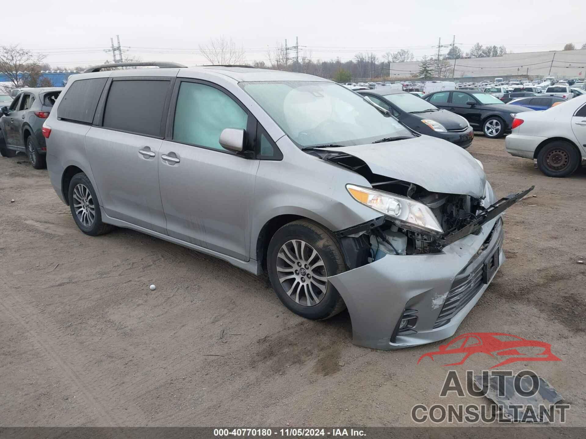 TOYOTA SIENNA 2018 - 5TDYZ3DC5JS952571