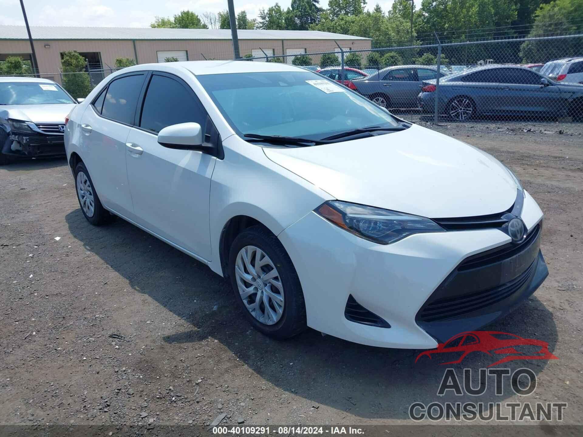 TOYOTA COROLLA 2018 - 5YFBURHE2JP823859