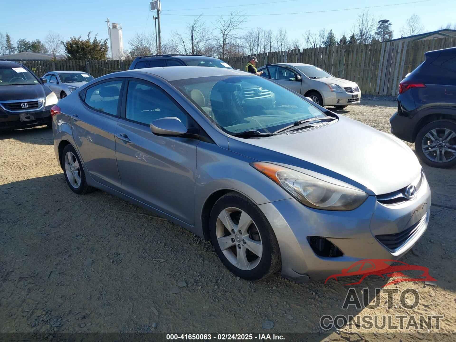 HYUNDAI ELANTRA 2013 - KMHDH4AE9DU806635