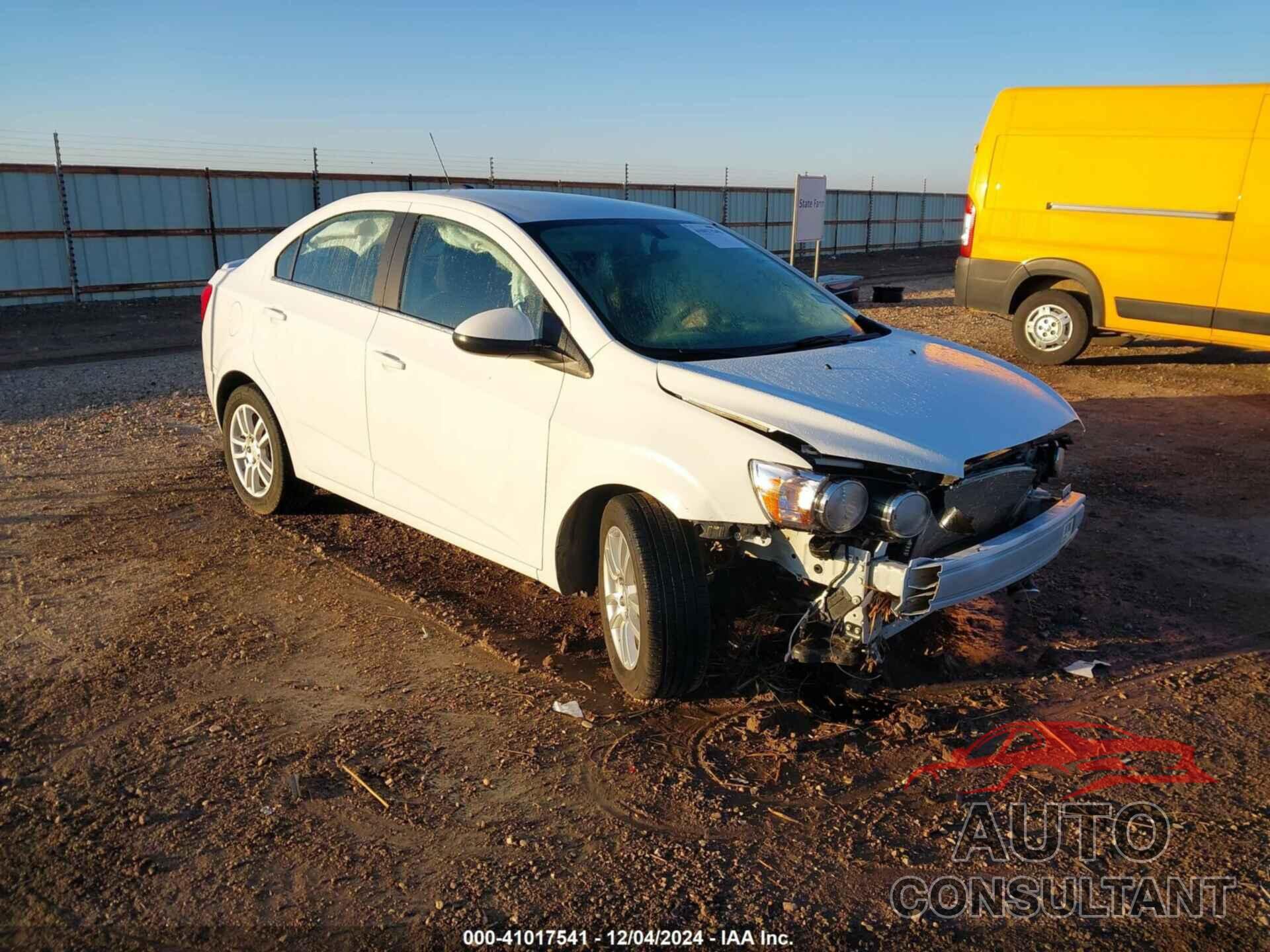 CHEVROLET SONIC 2015 - 1G1JC5SH6F4180557