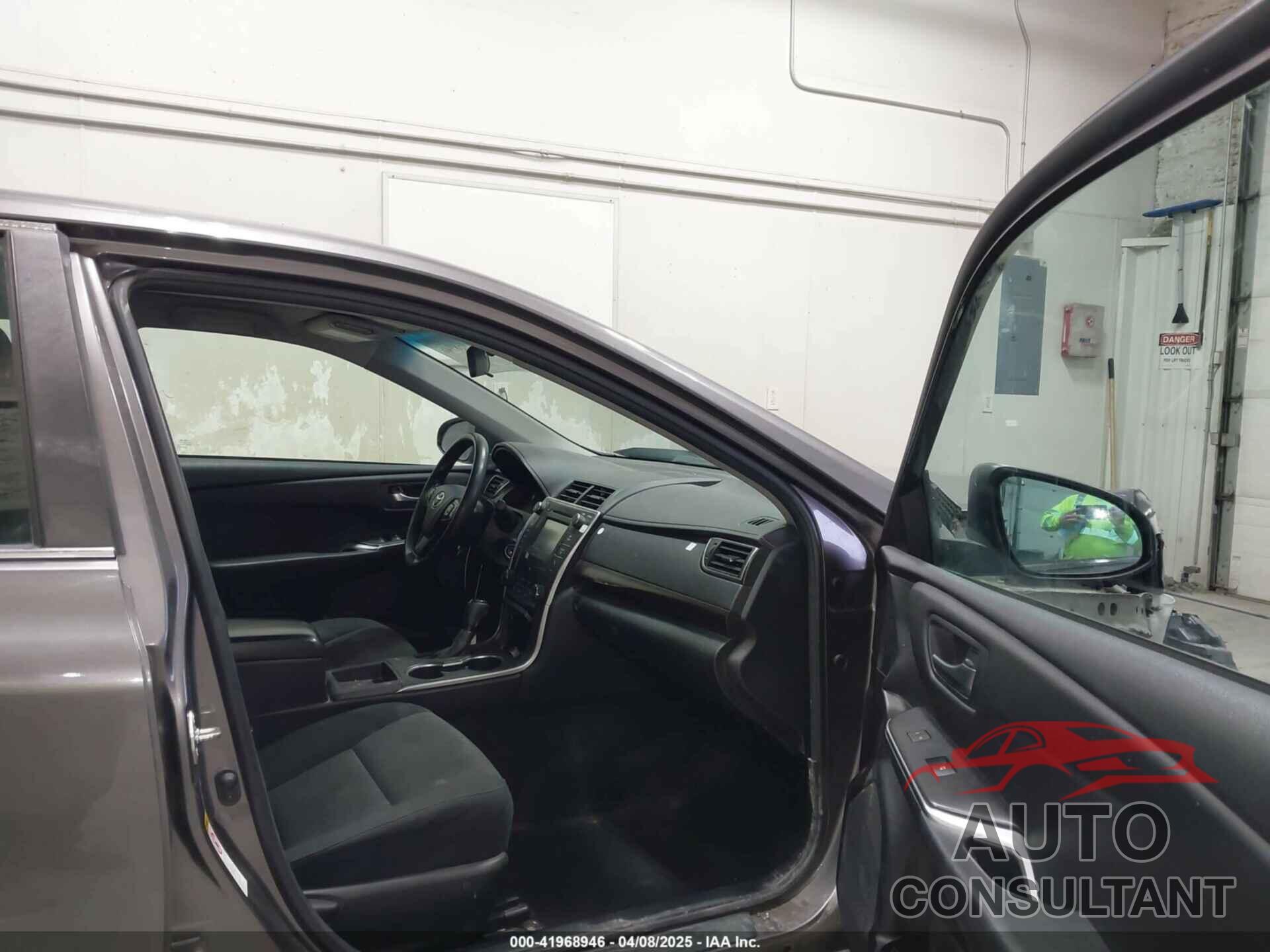 TOYOTA CAMRY 2016 - 4T4BF1FK7GR573522