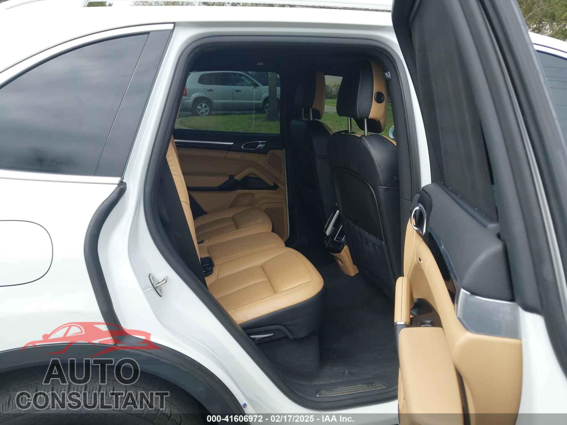 PORSCHE CAYENNE 2016 - WP1AA2A21GLA00402
