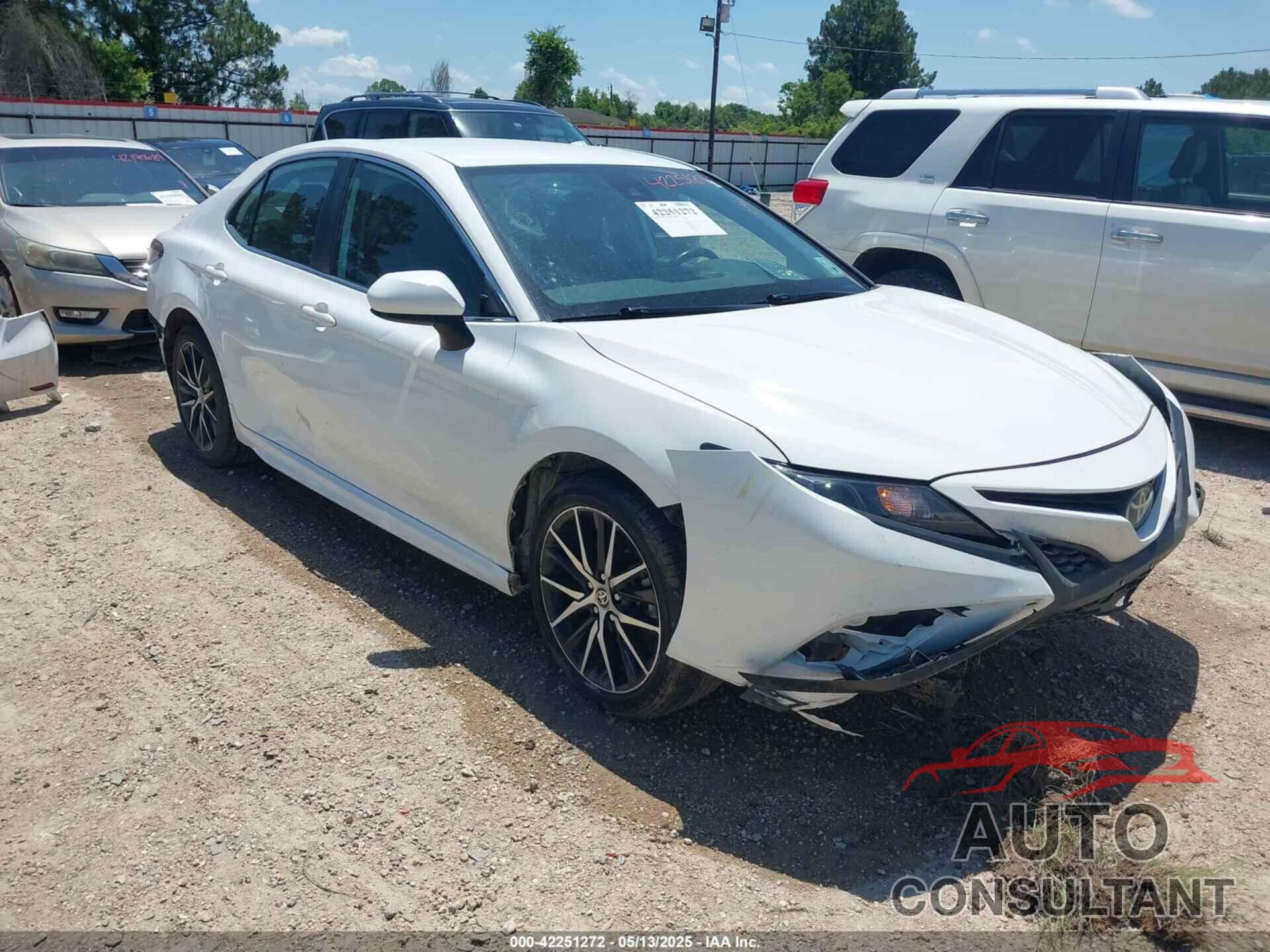 TOYOTA CAMRY 2021 - 4T1G11AK2MU477668