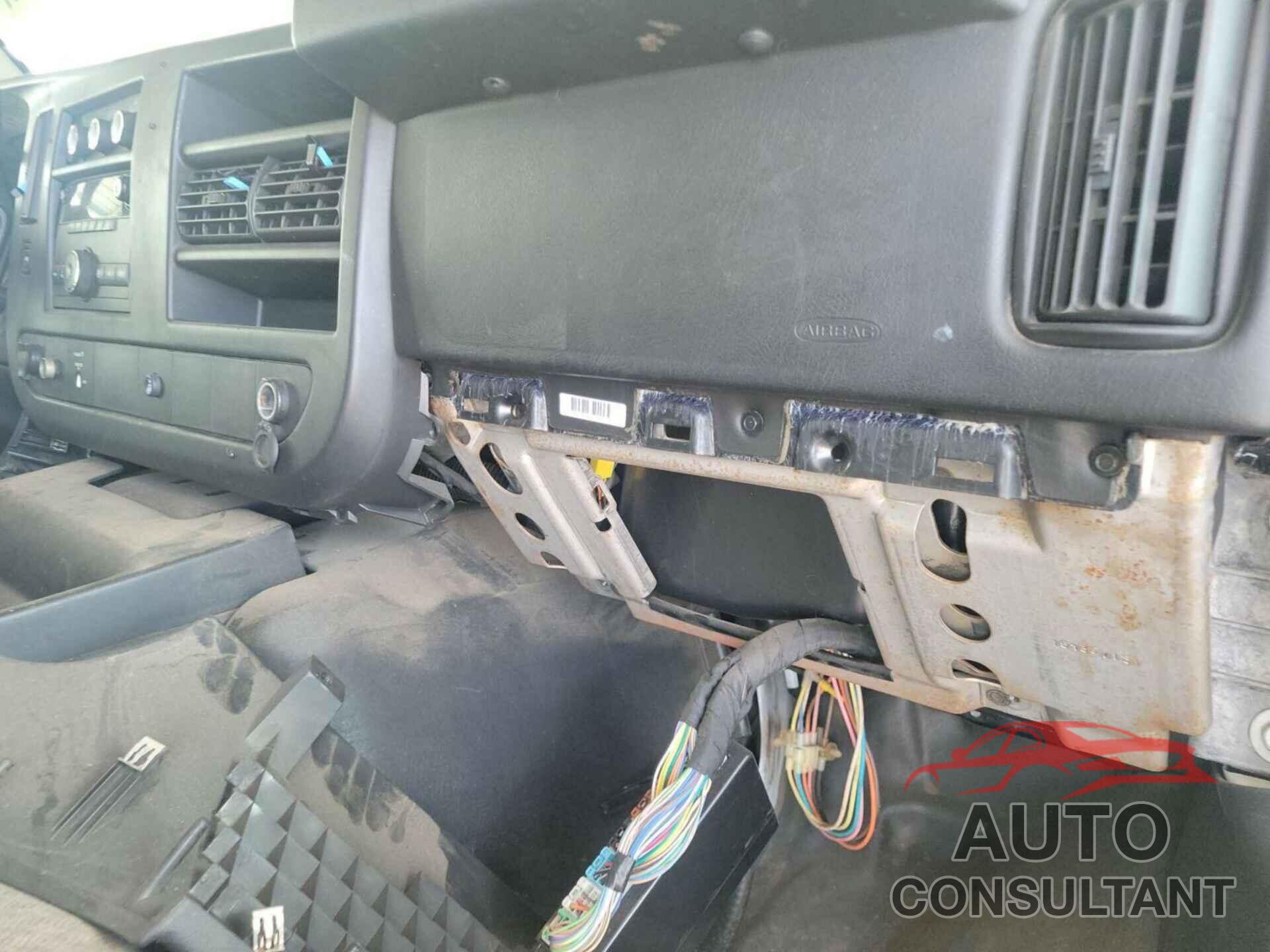 CHEVROLET EXPRESS G2500 2012 - 1GCWGFCAXC1173617