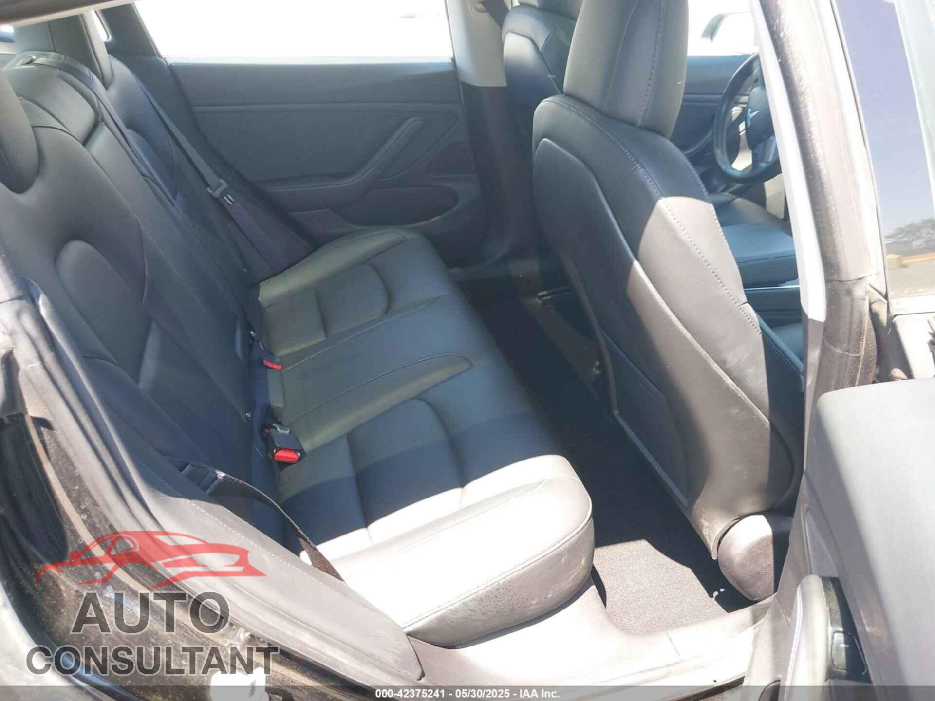 TESLA MODEL 3 2018 - 5YJ3E1EA0JF157228