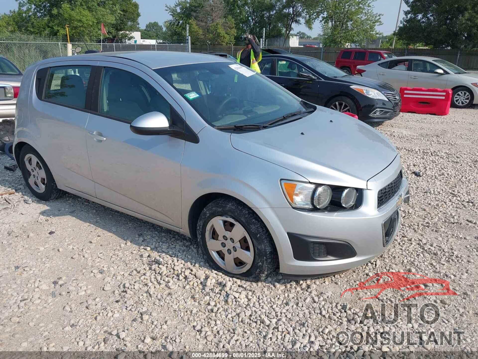 CHEVROLET SONIC 2015 - 1G1JA6SH0F4165127