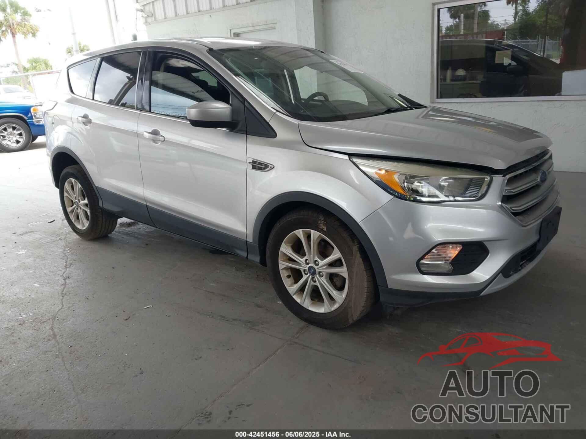FORD ESCAPE 2017 - 1FMCU0GD4HUA74239