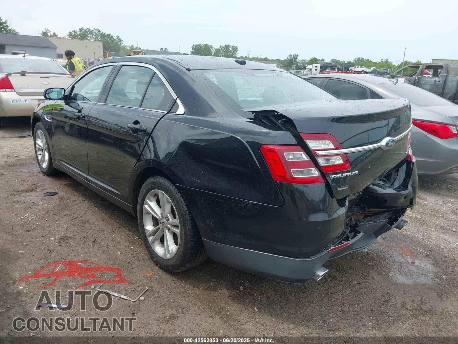 FORD TAURUS 2015 - 1FAHP2E80FG192017