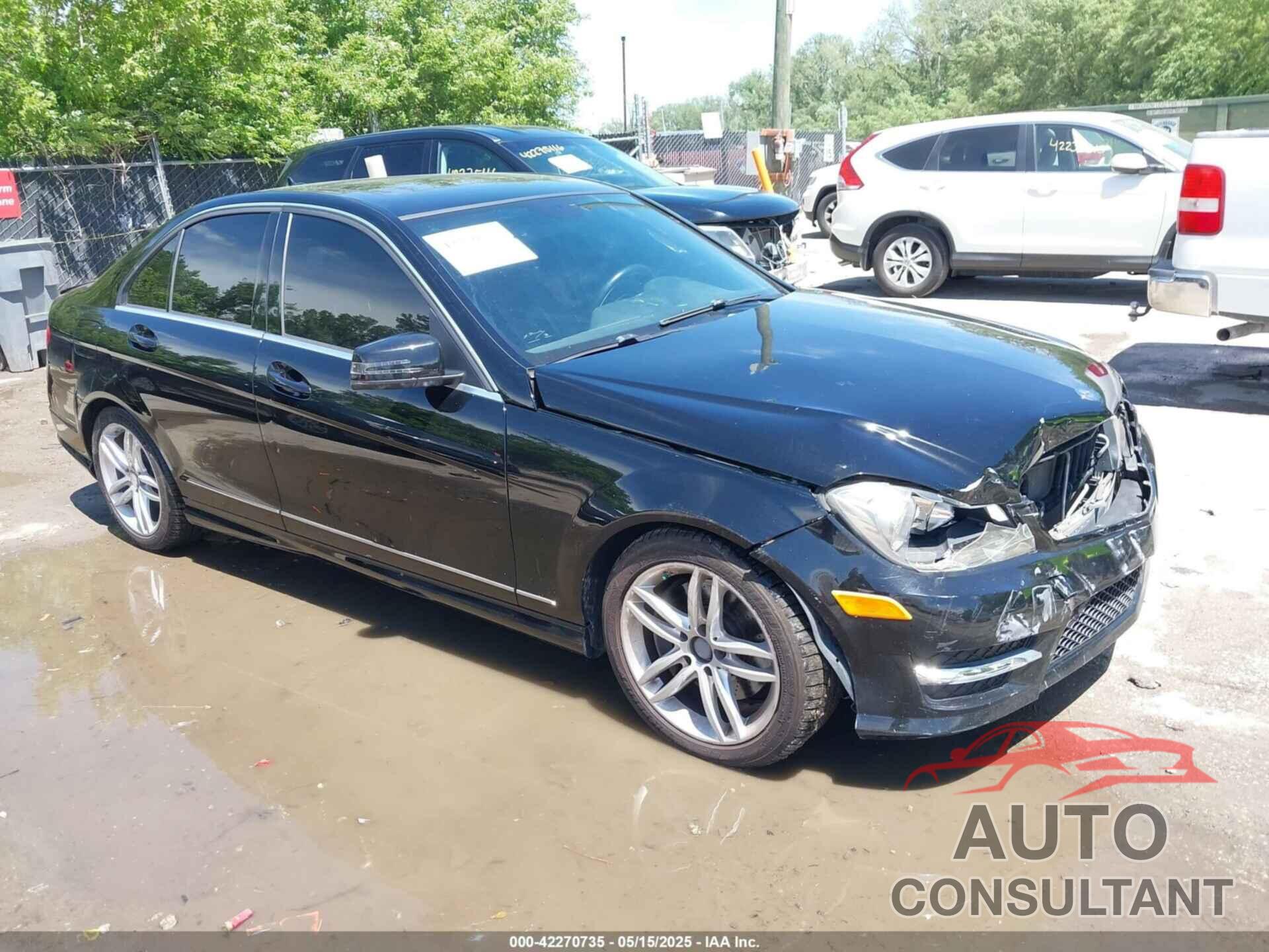 MERCEDES-BENZ C 300 2013 - WDDGF8AB0DR292722