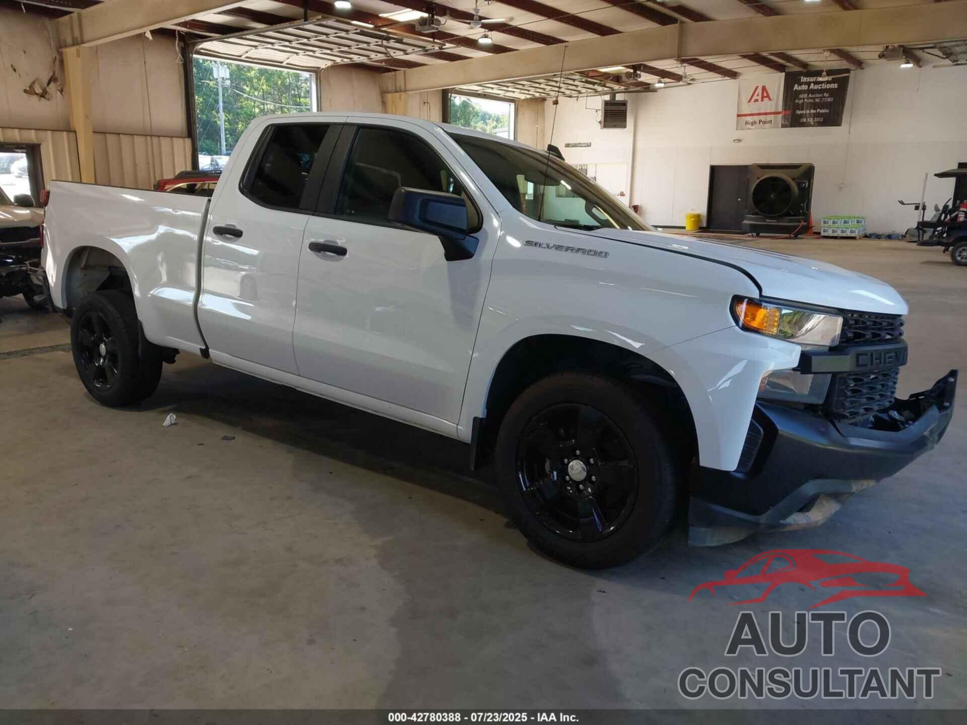 CHEVROLET SILVERADO 1500 2020 - 1GCRWAEF9LZ252127