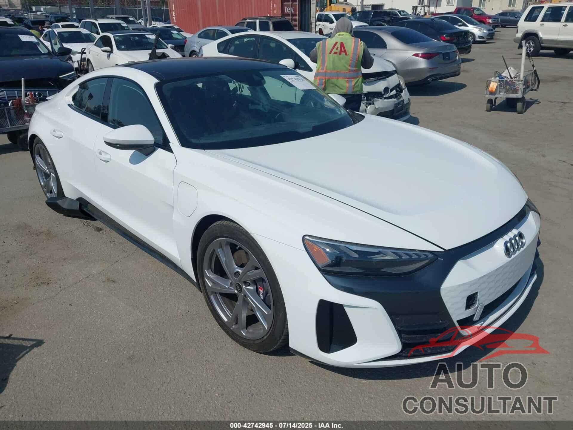 AUDI E-TRON GT 2024 - WAUFJBFW4R7001040