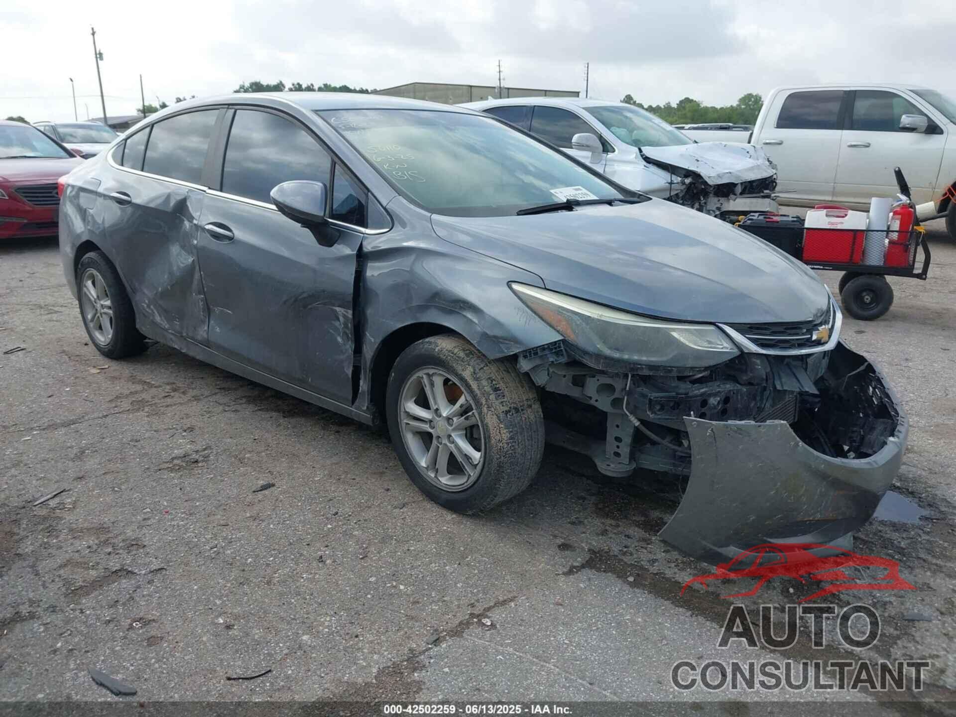 CHEVROLET CRUZE 2018 - 1G1BE5SM8J7145831
