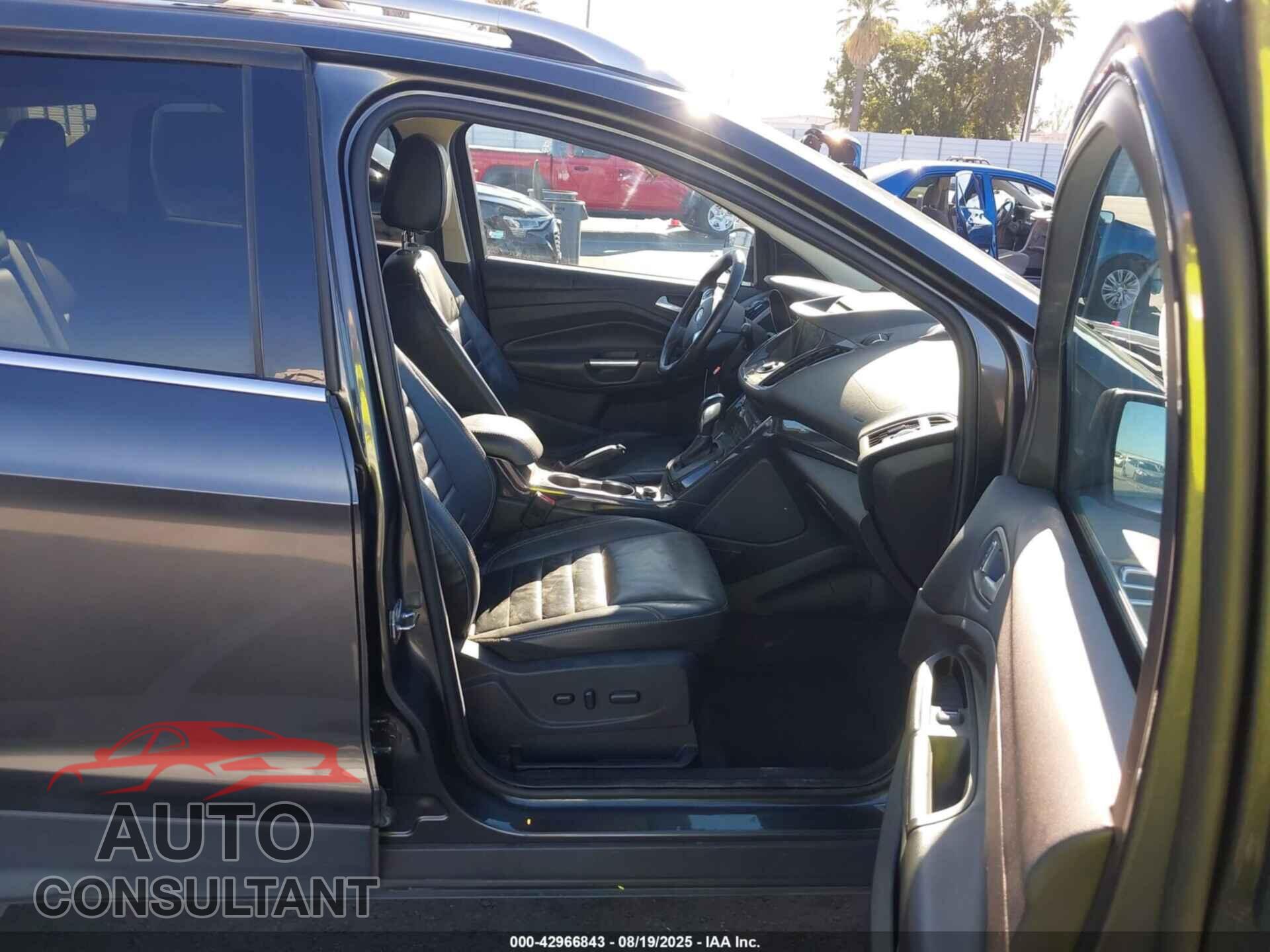 FORD ESCAPE 2015 - 1FMCU0J90FUA63109
