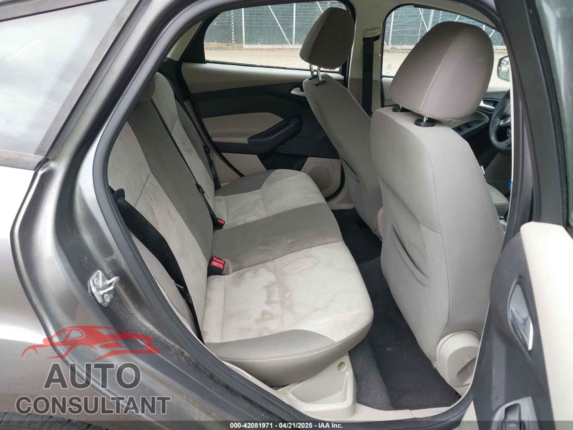 FORD FOCUS 2014 - 1FADP3K28EL280100