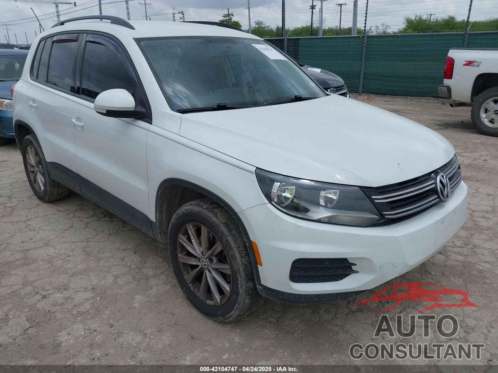 VOLKSWAGEN TIGUAN LIMITED 2018 - WVGAV7AX4JK004631
