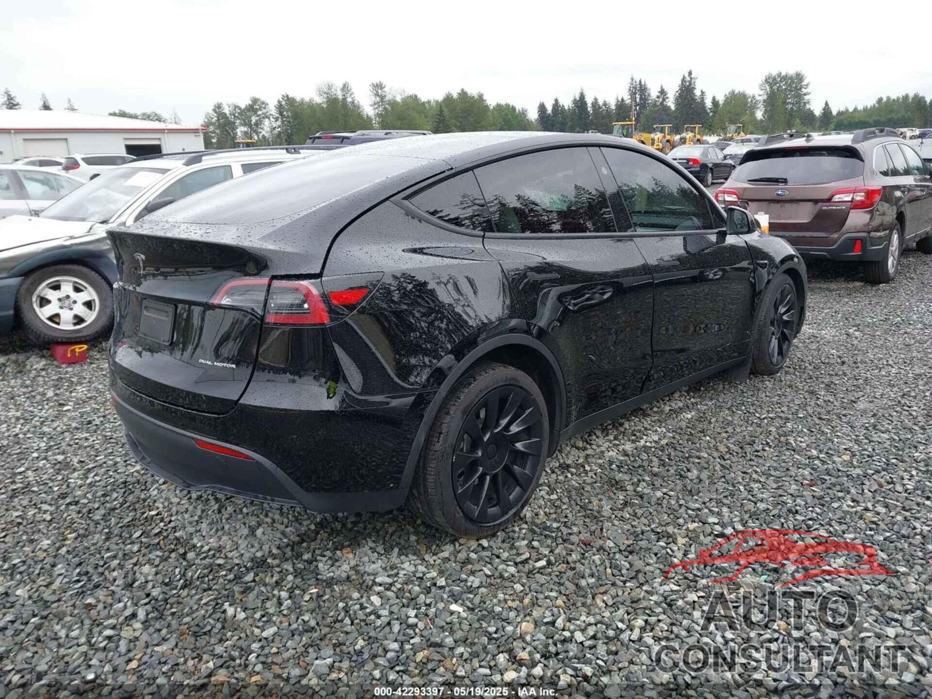 TESLA MODEL Y 2024 - 7SAYGDEE1RF033066
