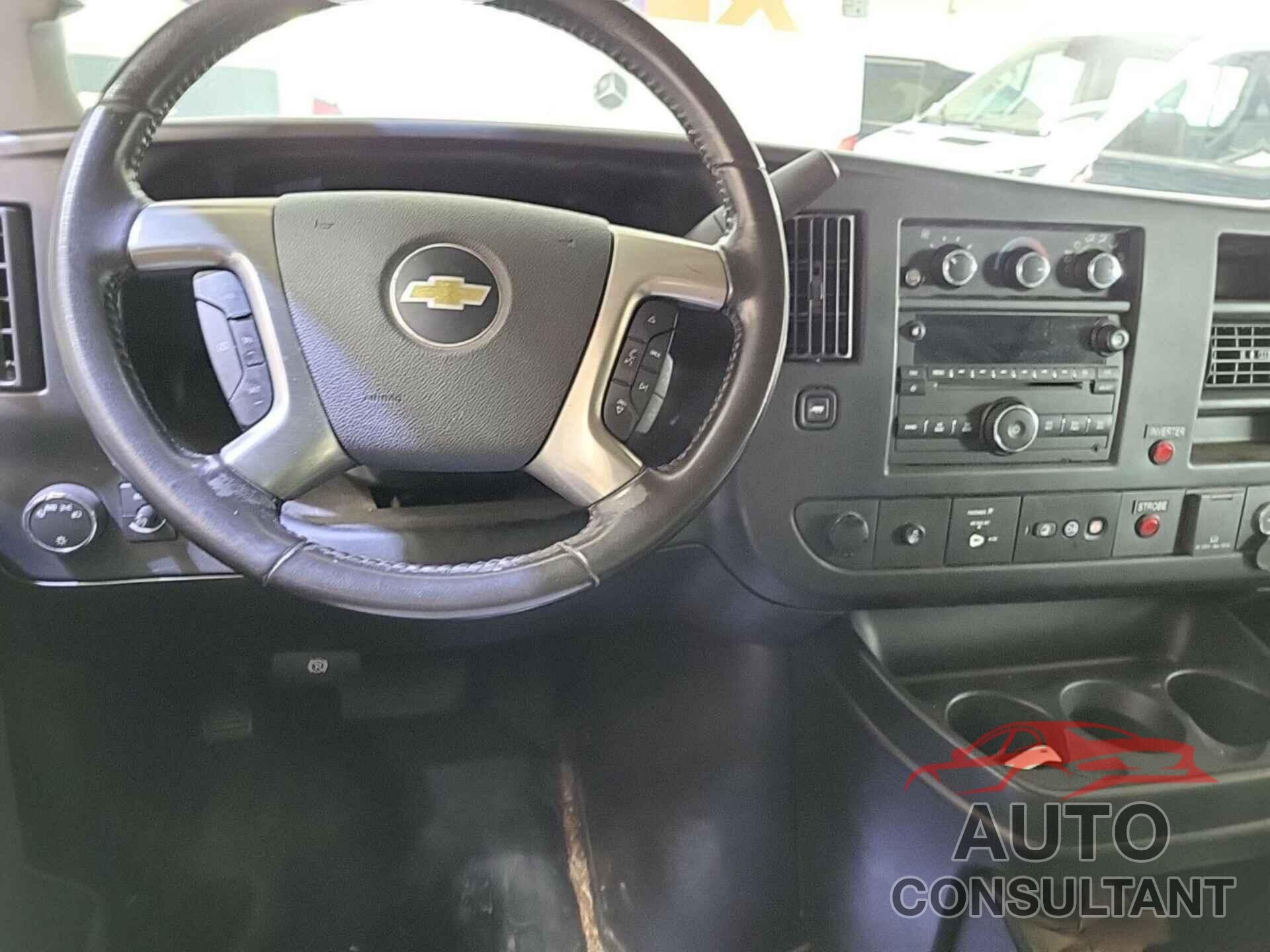 CHEVROLET EXPRESS G2500 2016 - 1GCWGAFF8G1149686