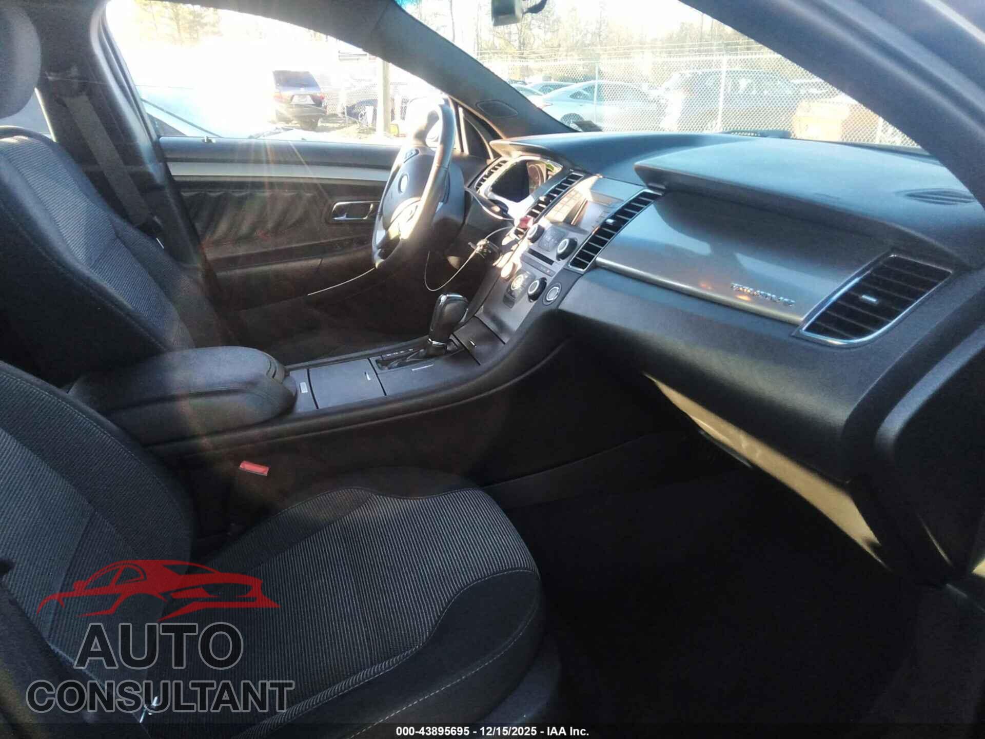 FORD TAURUS 2017 - 1FAHP2E84HG136861