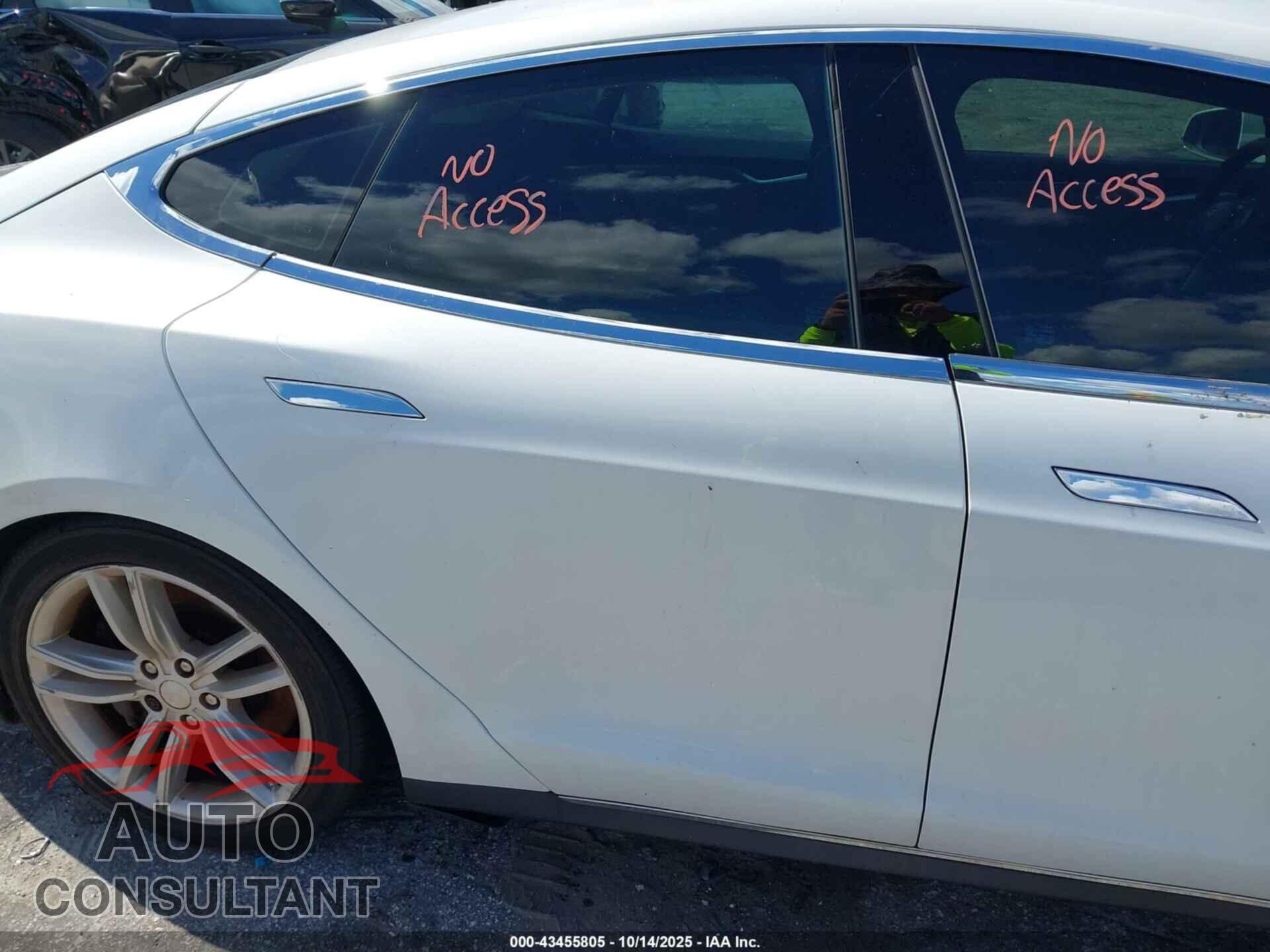 TESLA MODEL S 2013 - 5YJSA1CP8DFP15538