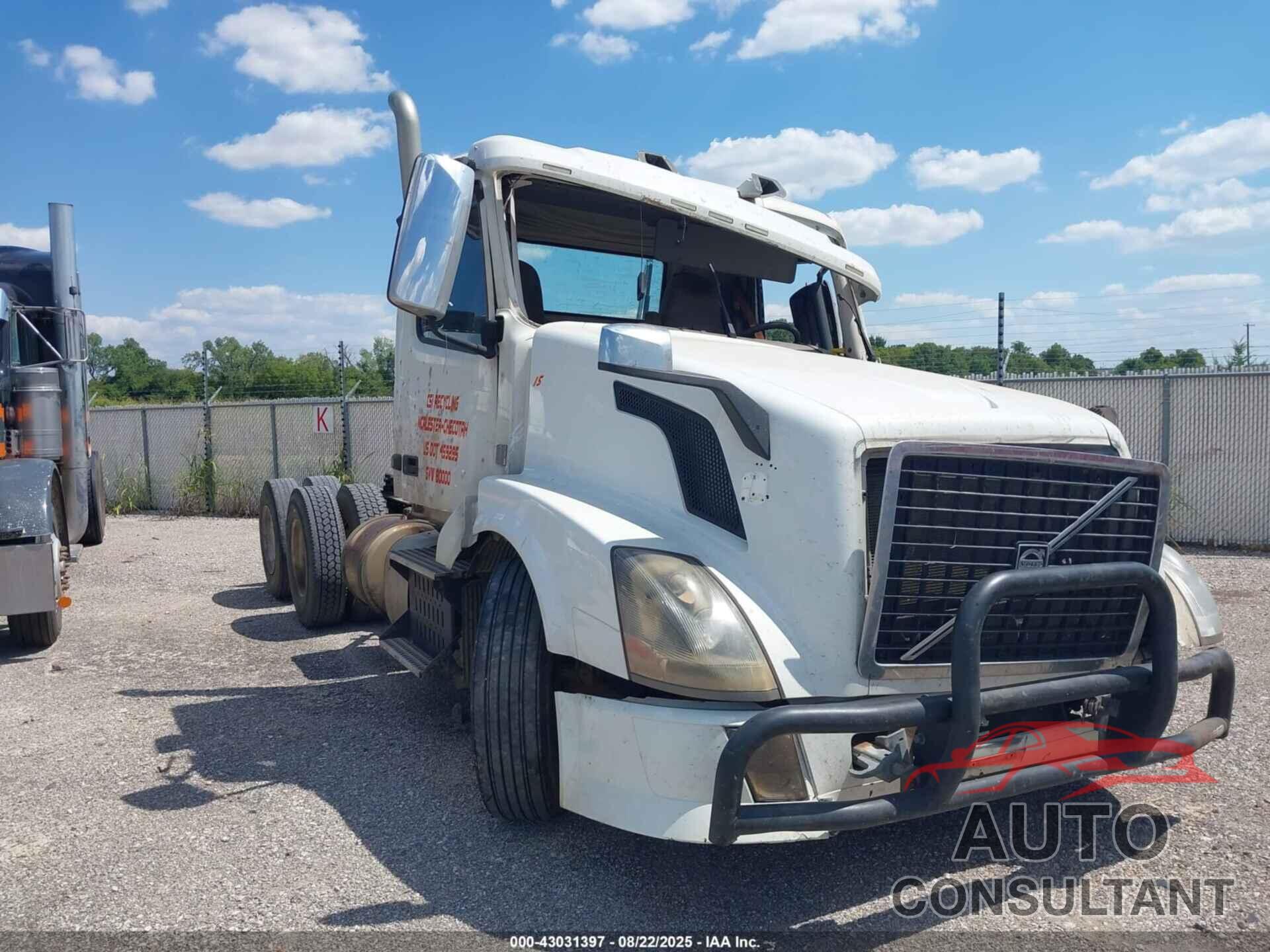 VOLVO VN 2015 - 4V4NC9DG2FN920690