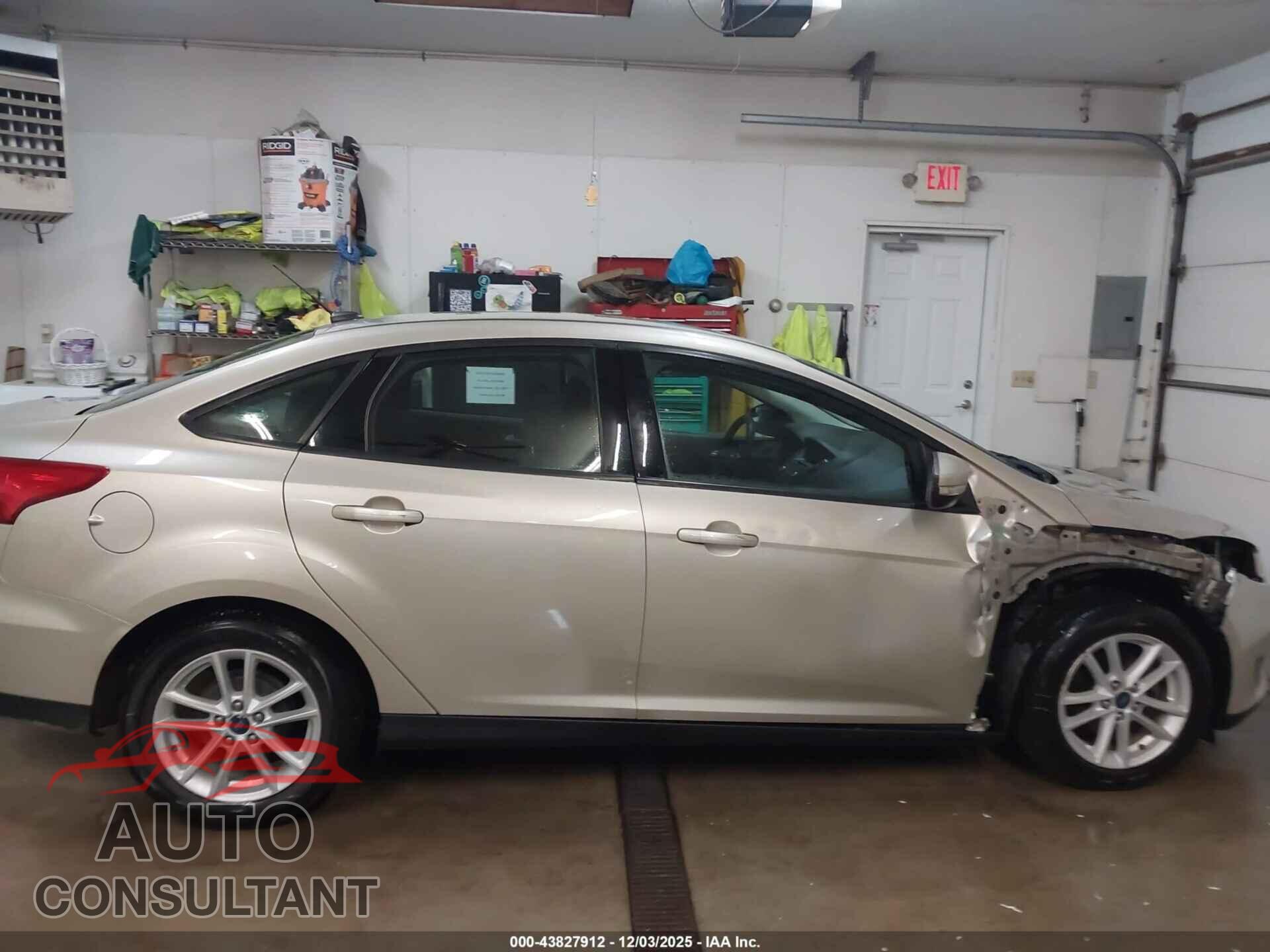 FORD FOCUS 2017 - 1FADP3F23HL323711