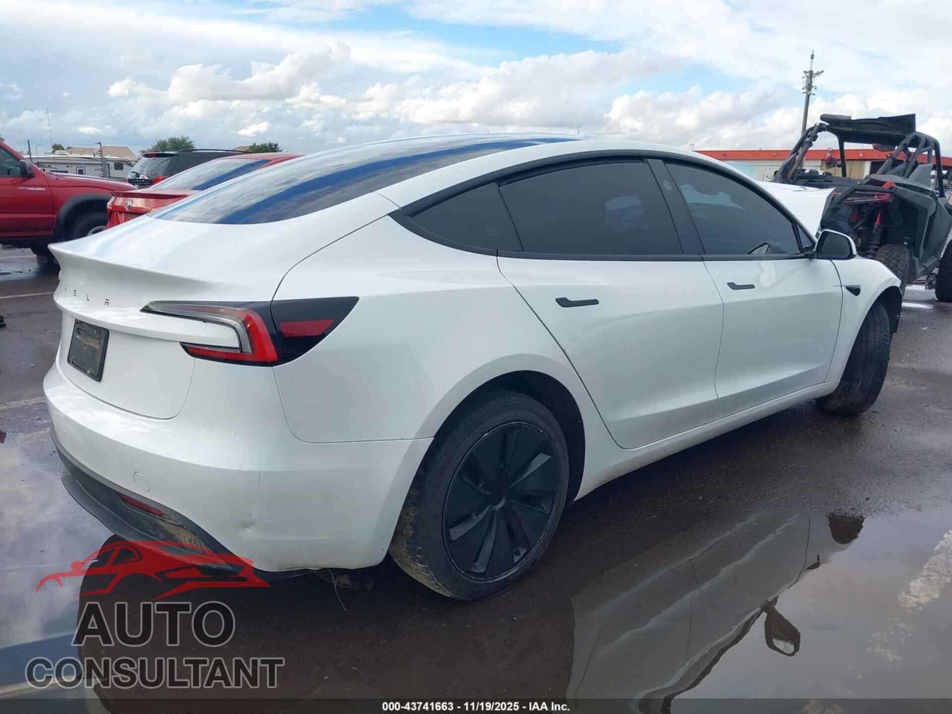 TESLA MODEL 3 2024 - 5YJ3E1EA5RF830803